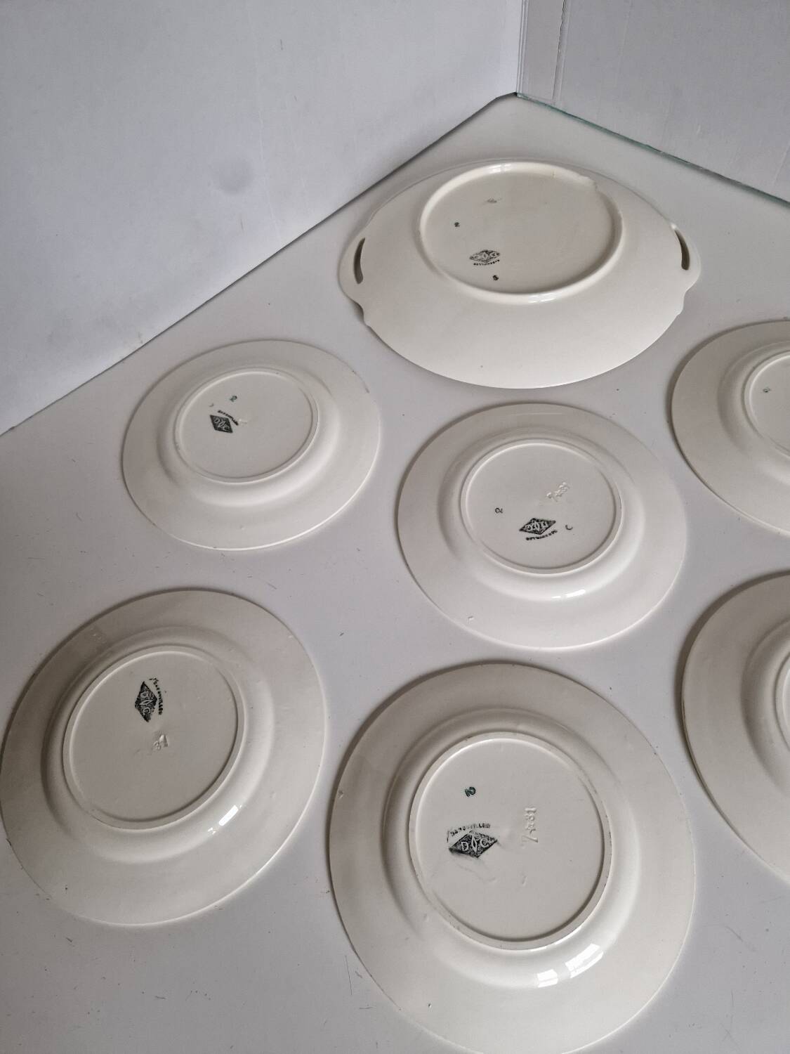 Plat et 6 assiettes à dessert art deco Badonviller