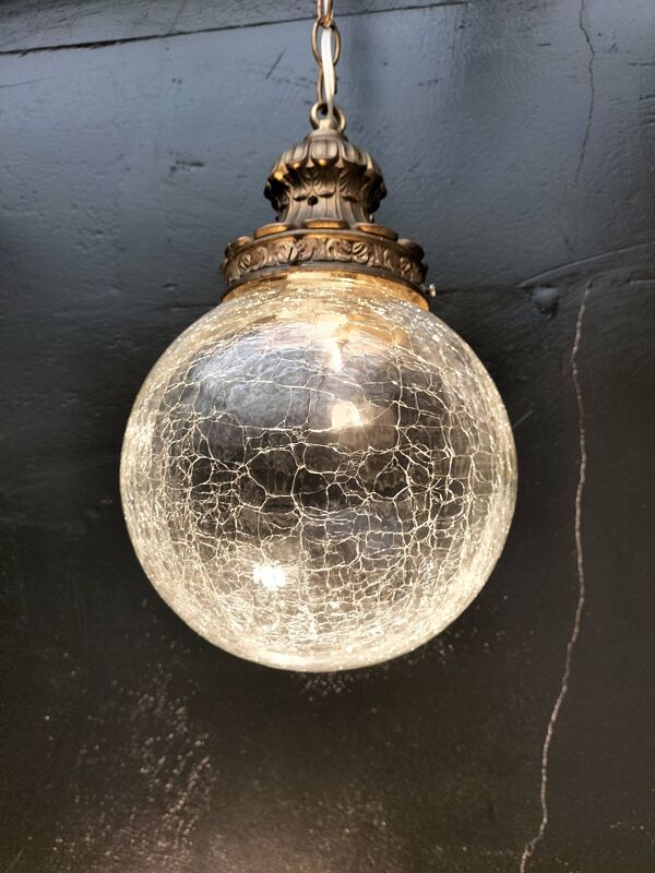 Suspension boule en verre craquelé