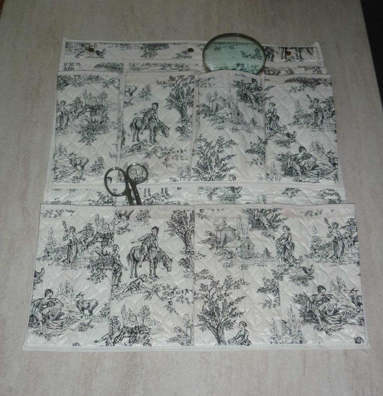 Rangement mural à soufflets