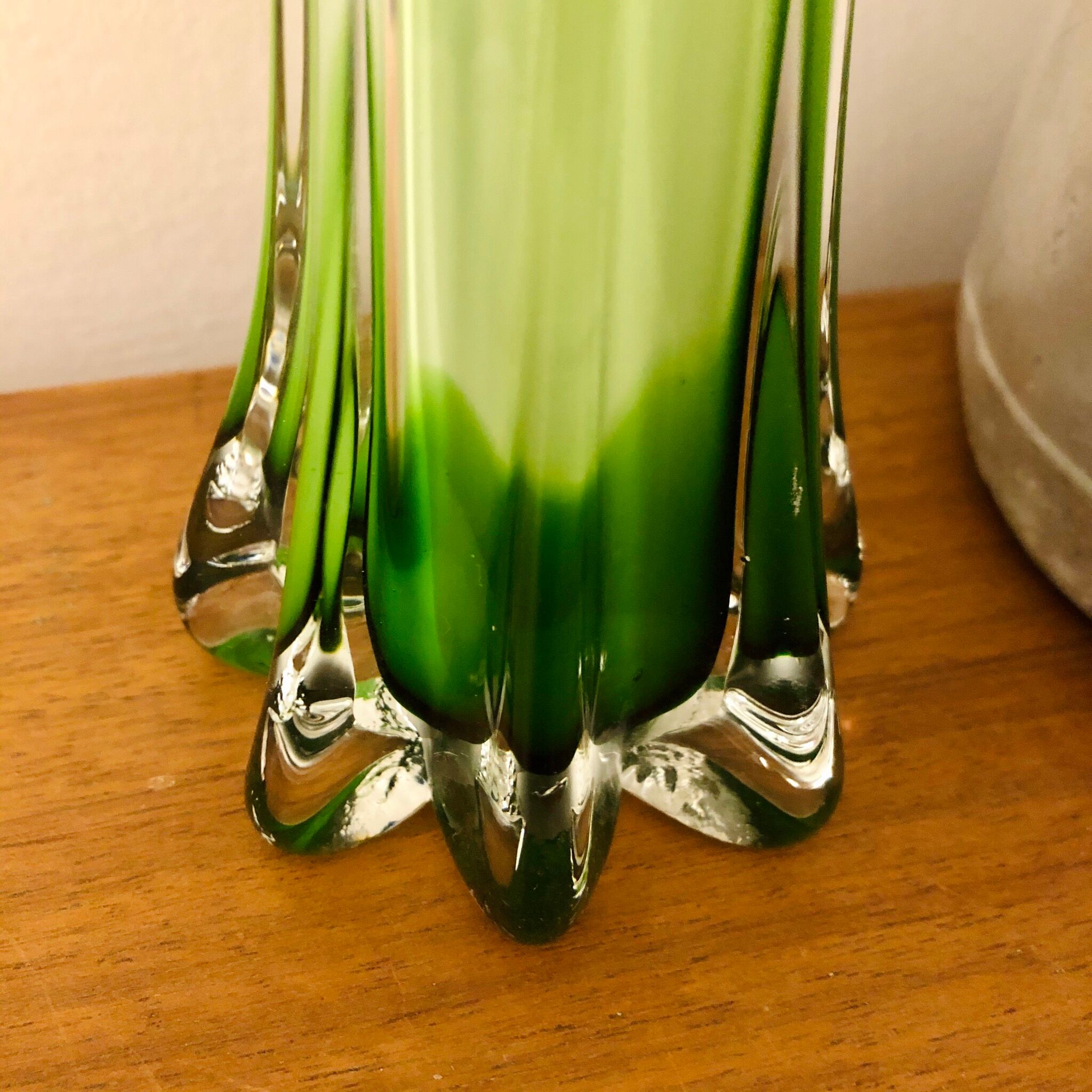 Vase feuille en verre doublé