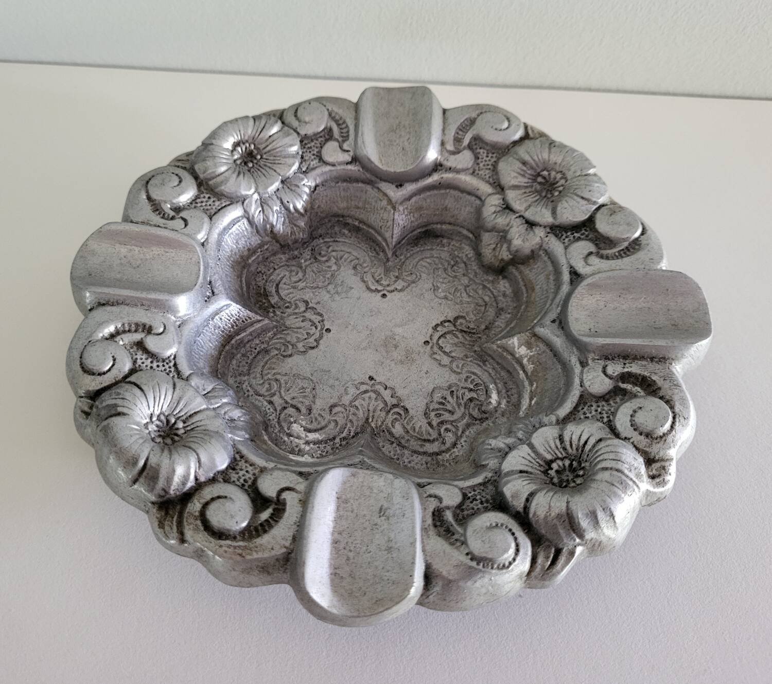 Metal ashtray in silver colour