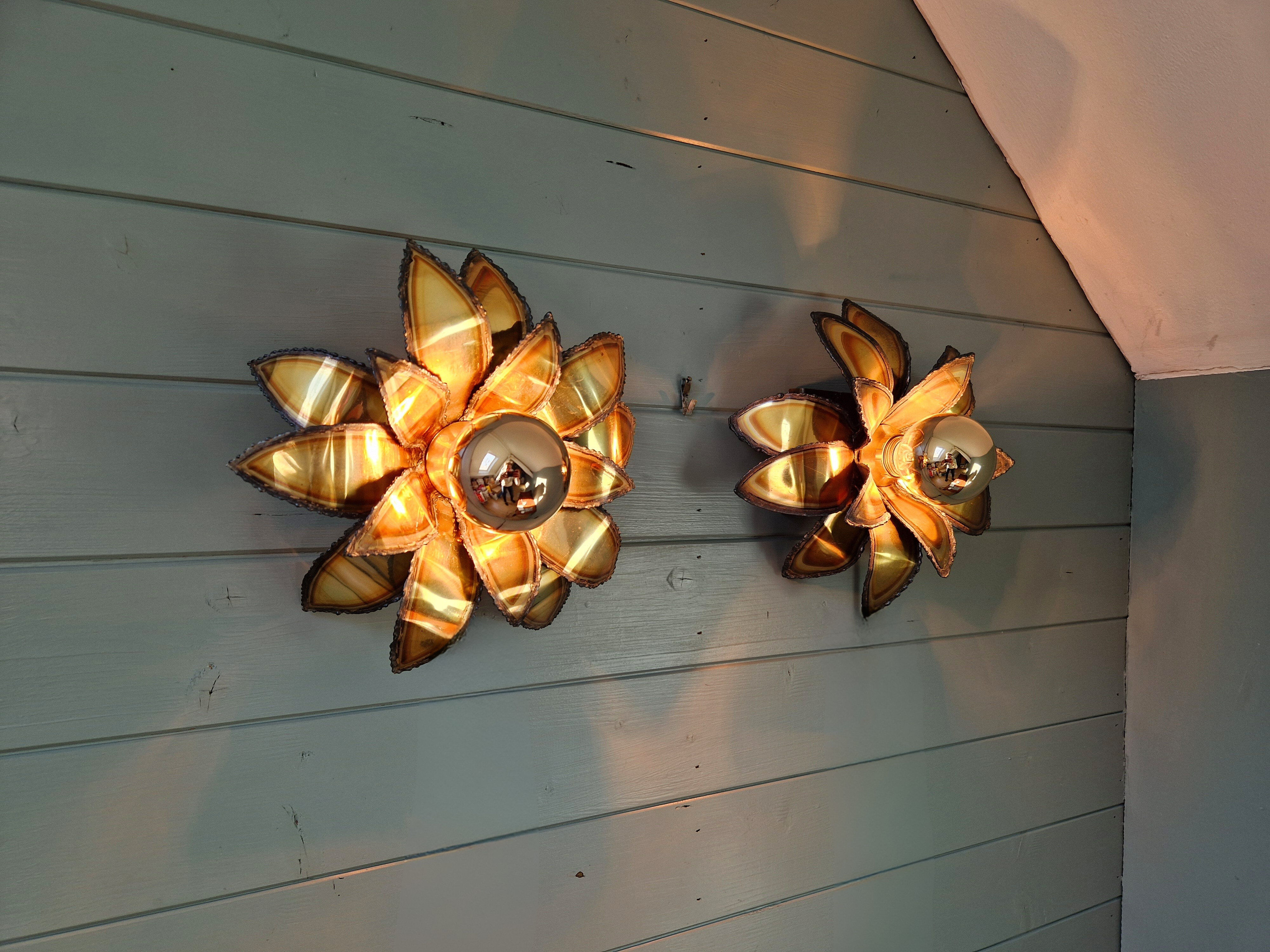 Pair of floral wall sconces in brass, Maison Jansen, 1970