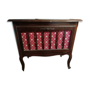 Meuble bar à roulette