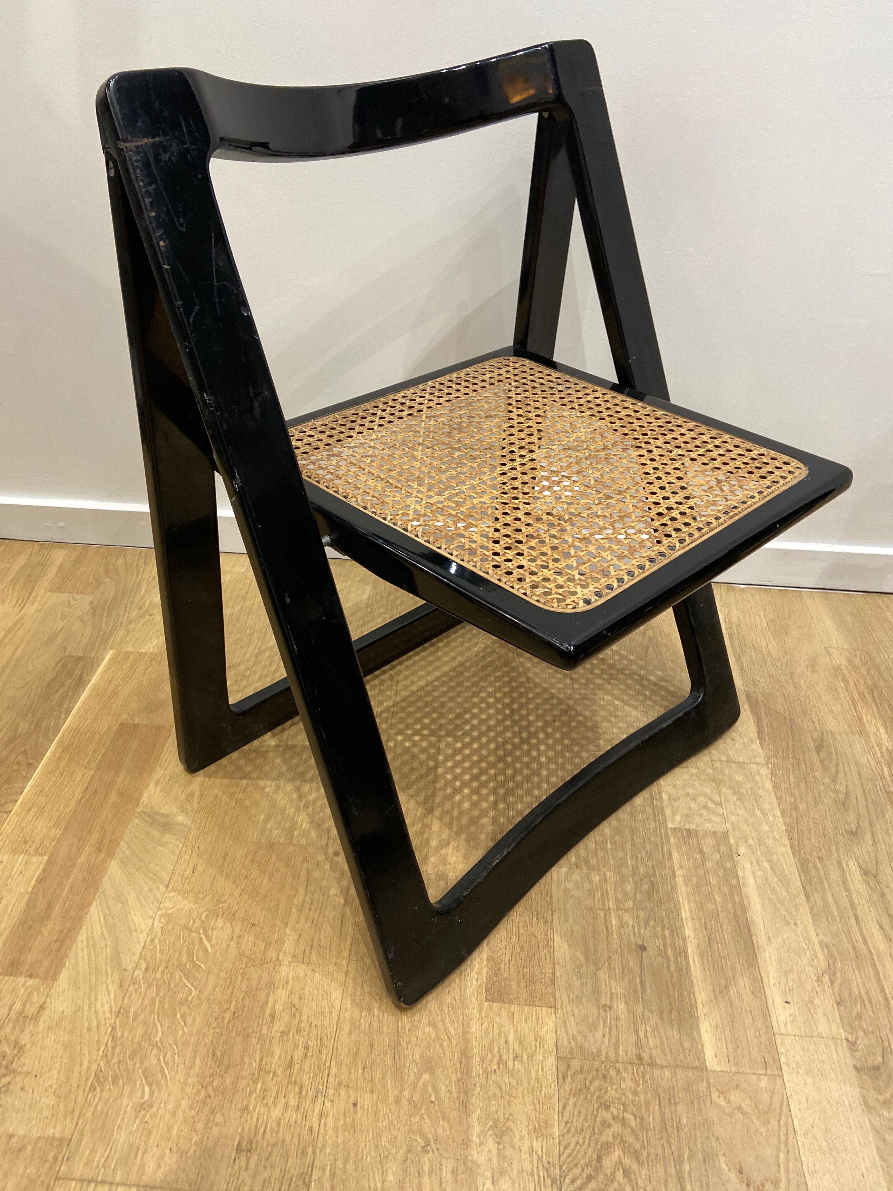Folding chairs caning