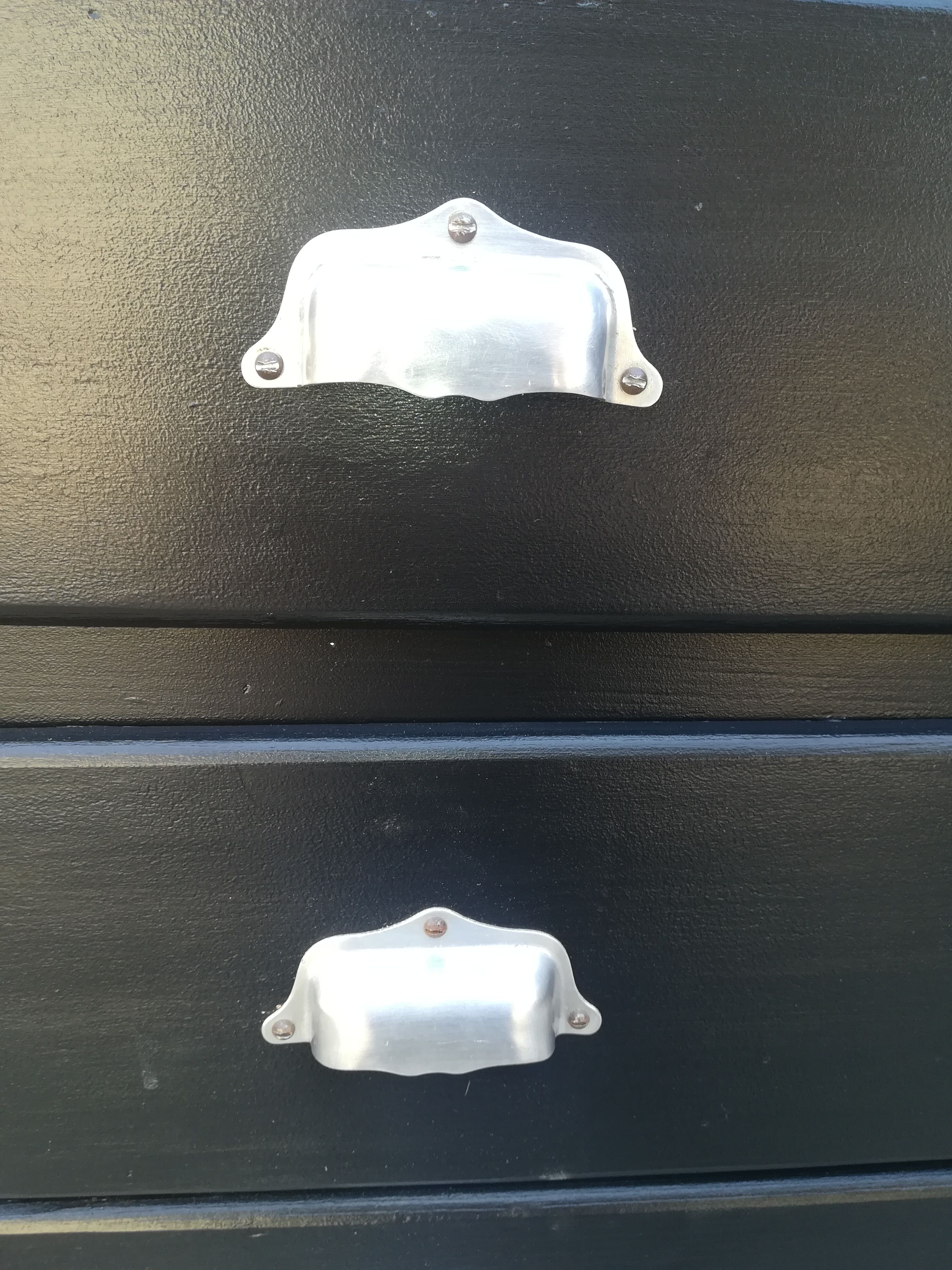 Meuble de métier a tiroirs et portes coulissante