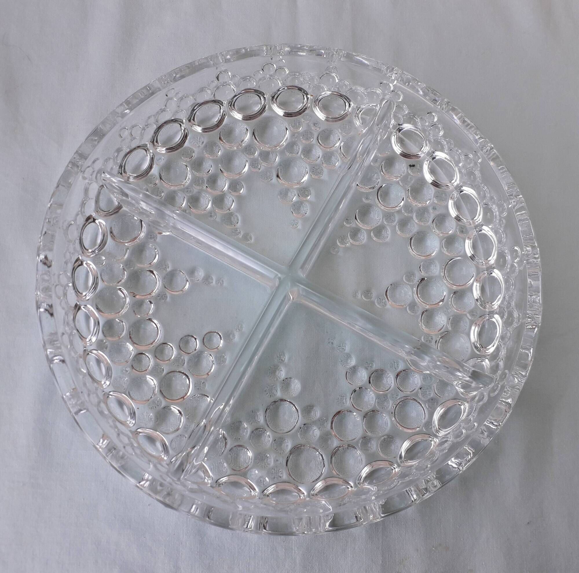 Glass dish with 4 compartments