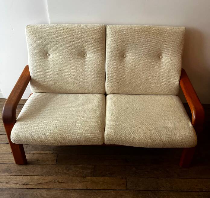 Scandinavian 2-seater bench sofa in teak and wool.