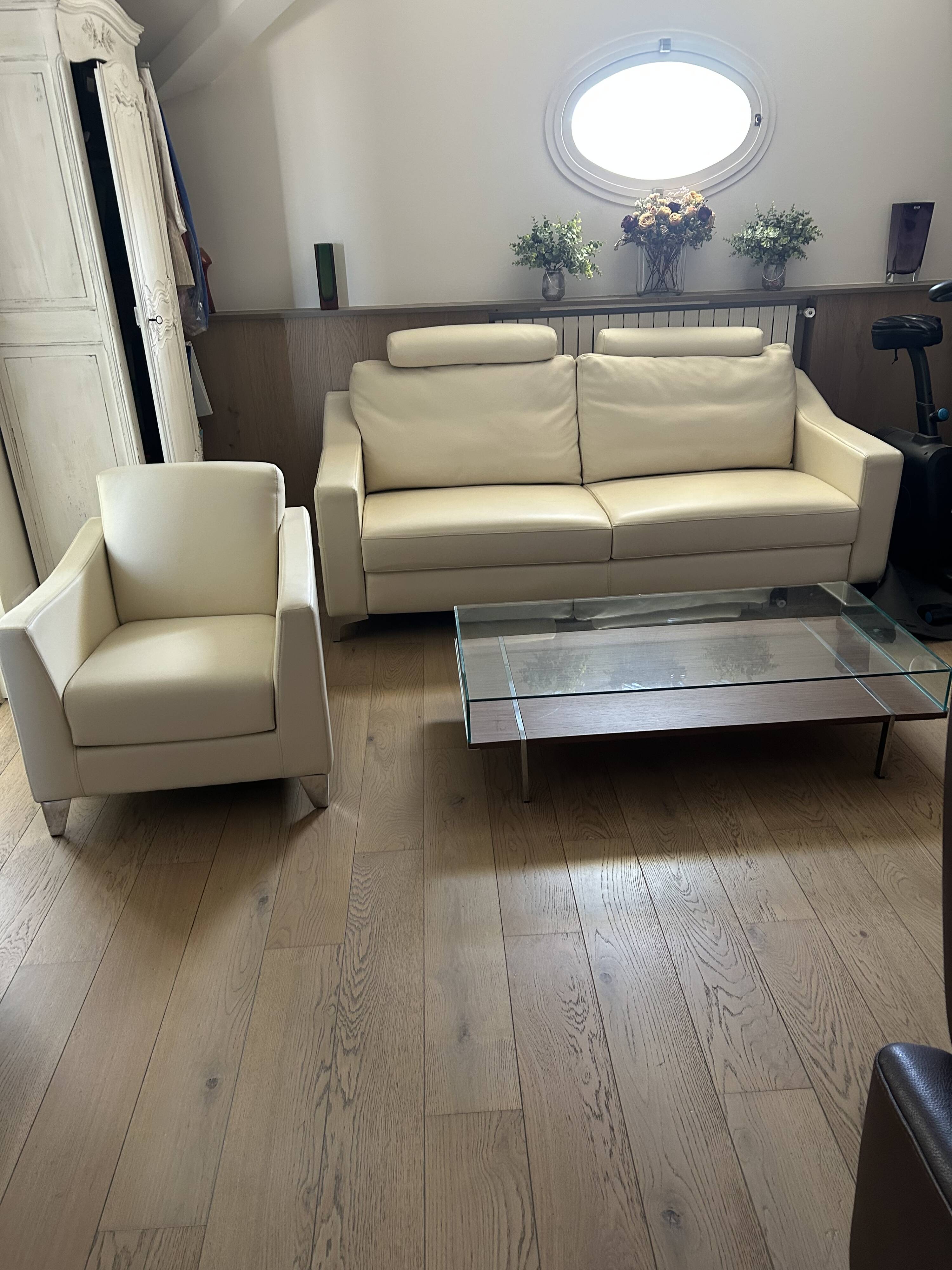 Living room set: 3-seater sofa, armchair and coffee table