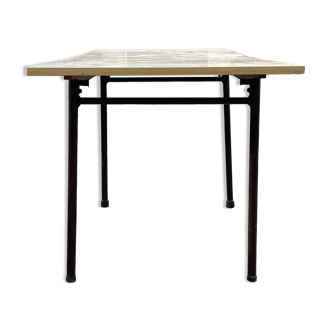 Formica extendable table