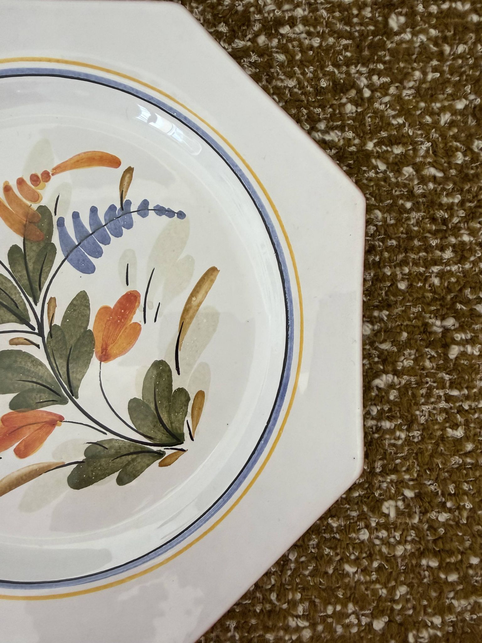 Assiette vintage octogonale peinte à la main