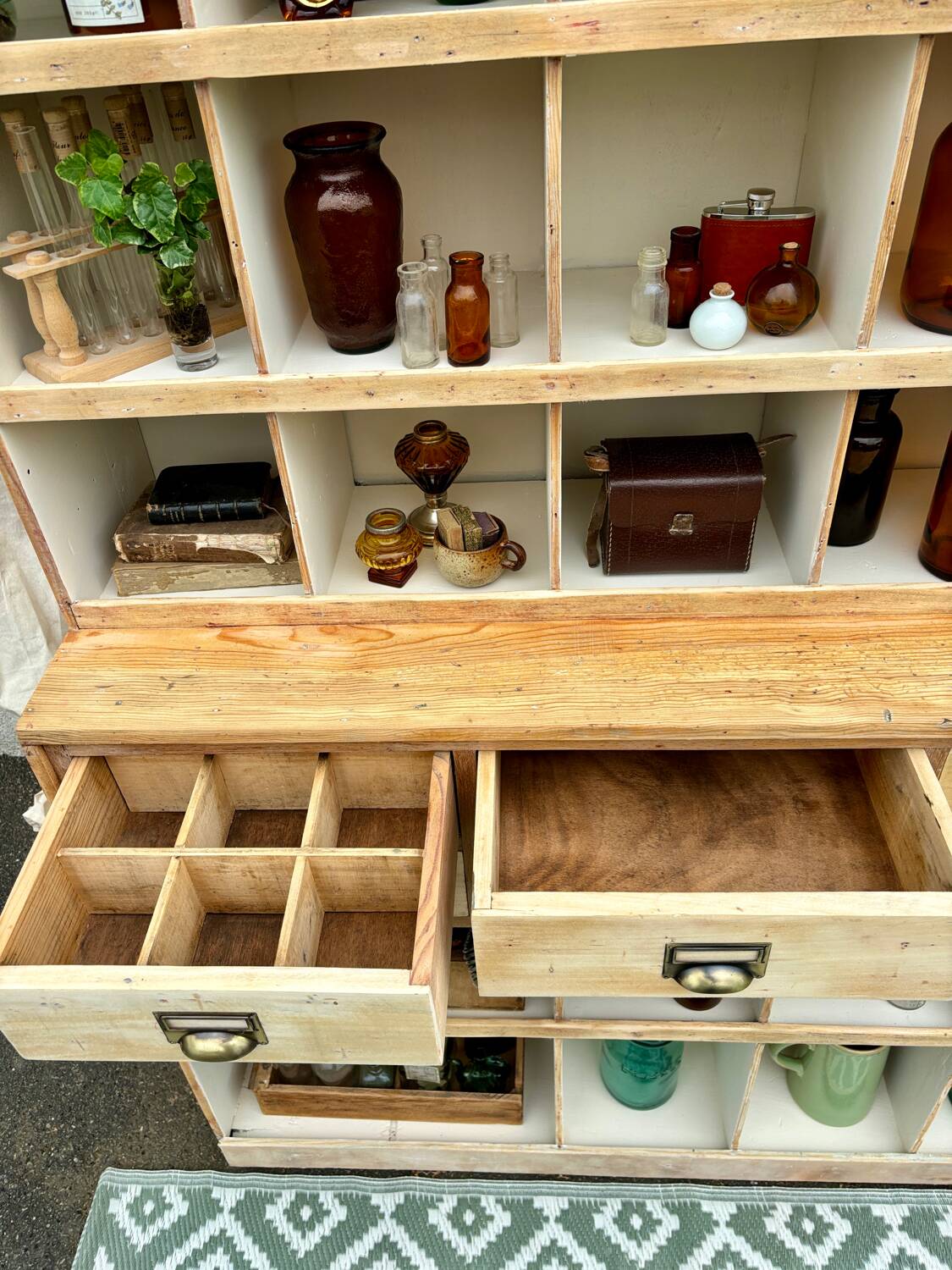 Trade furniture with lockers