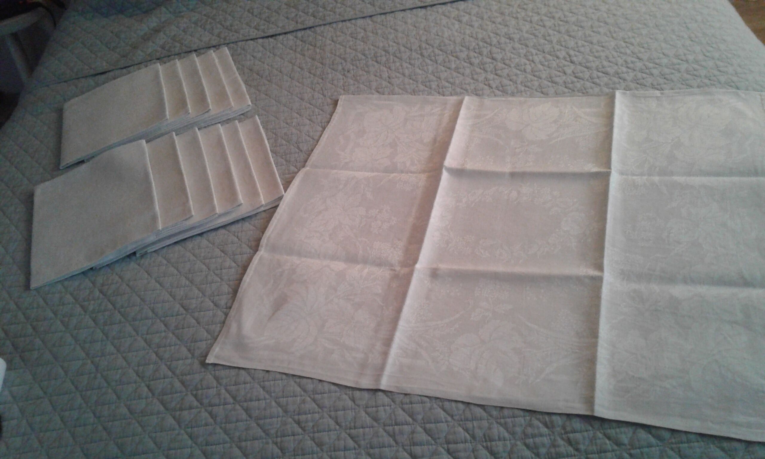 12 towels damask fabric Lin /Soie .decors foliage and coat of arms