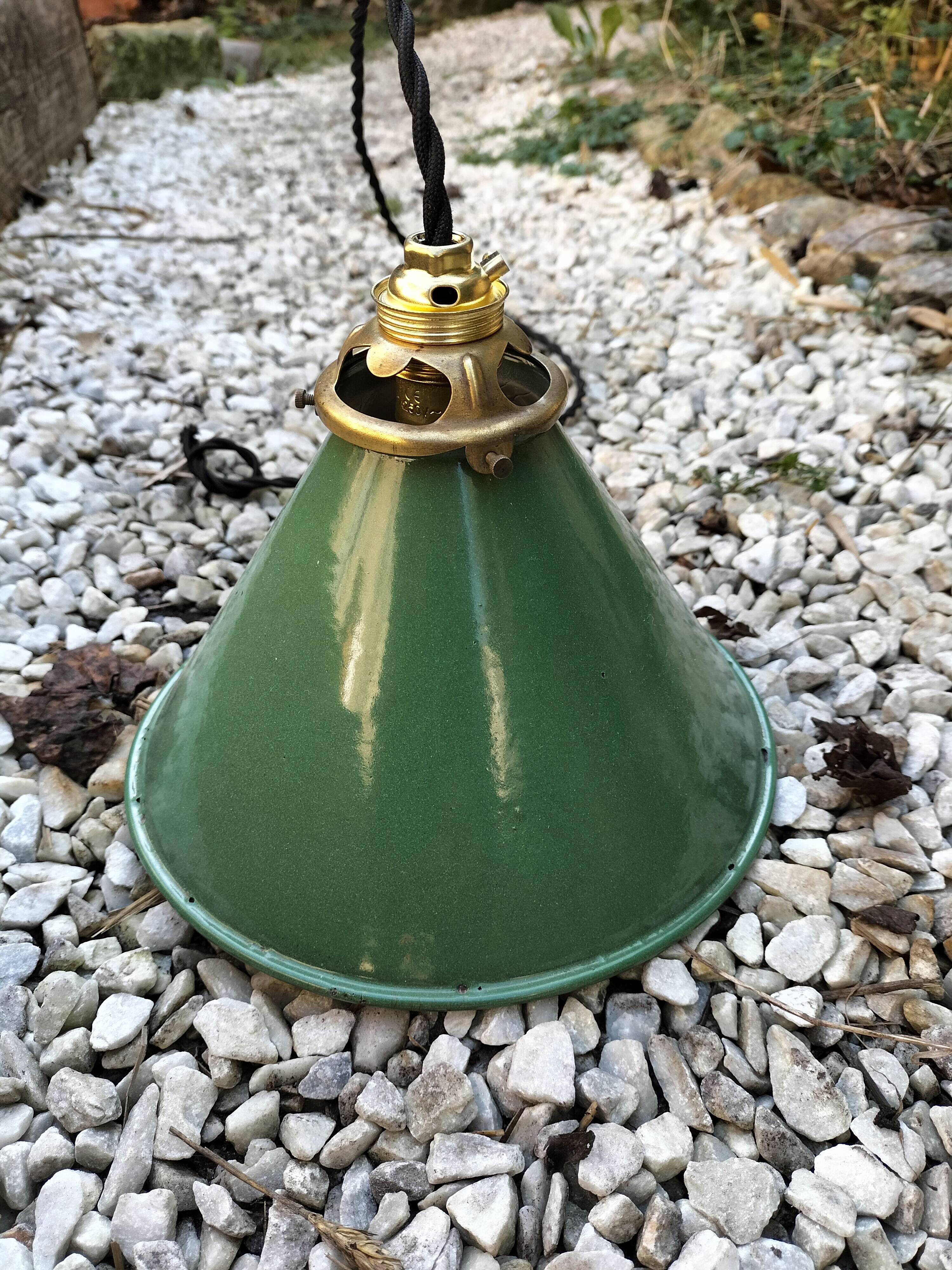 Enamelled sheet metal cone suspension