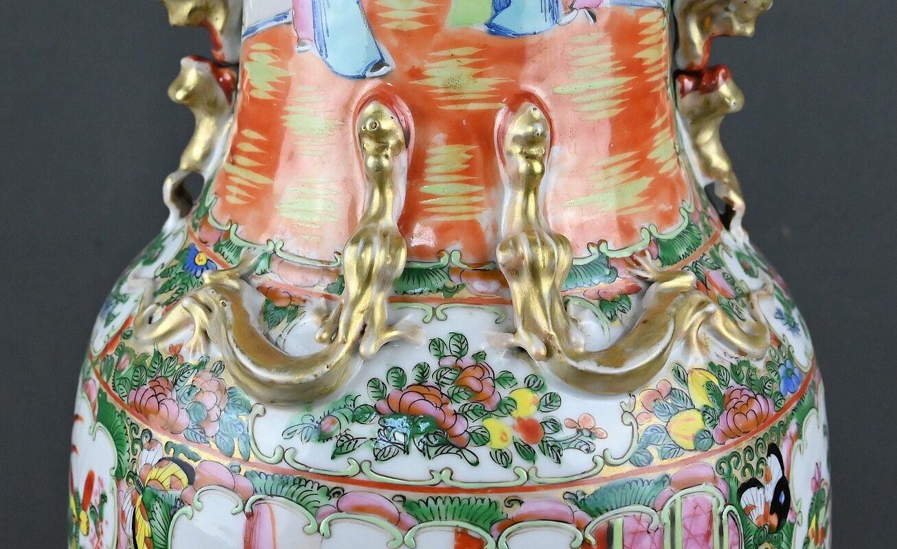 Important Canton porcelain vase, China – late 19th century