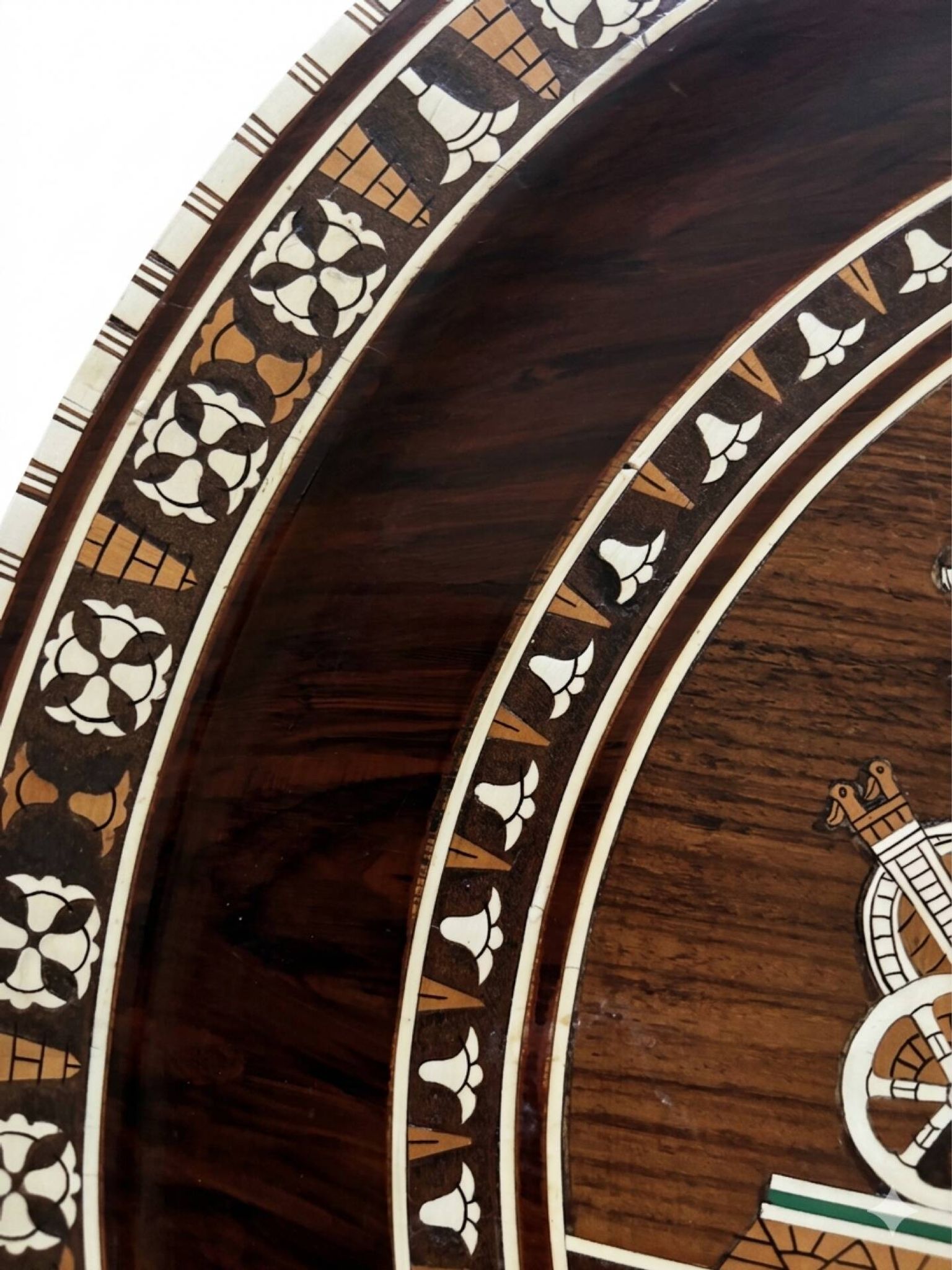 Vintage oriental coffee table in marquetry and mother-of-pearl – Unique piece