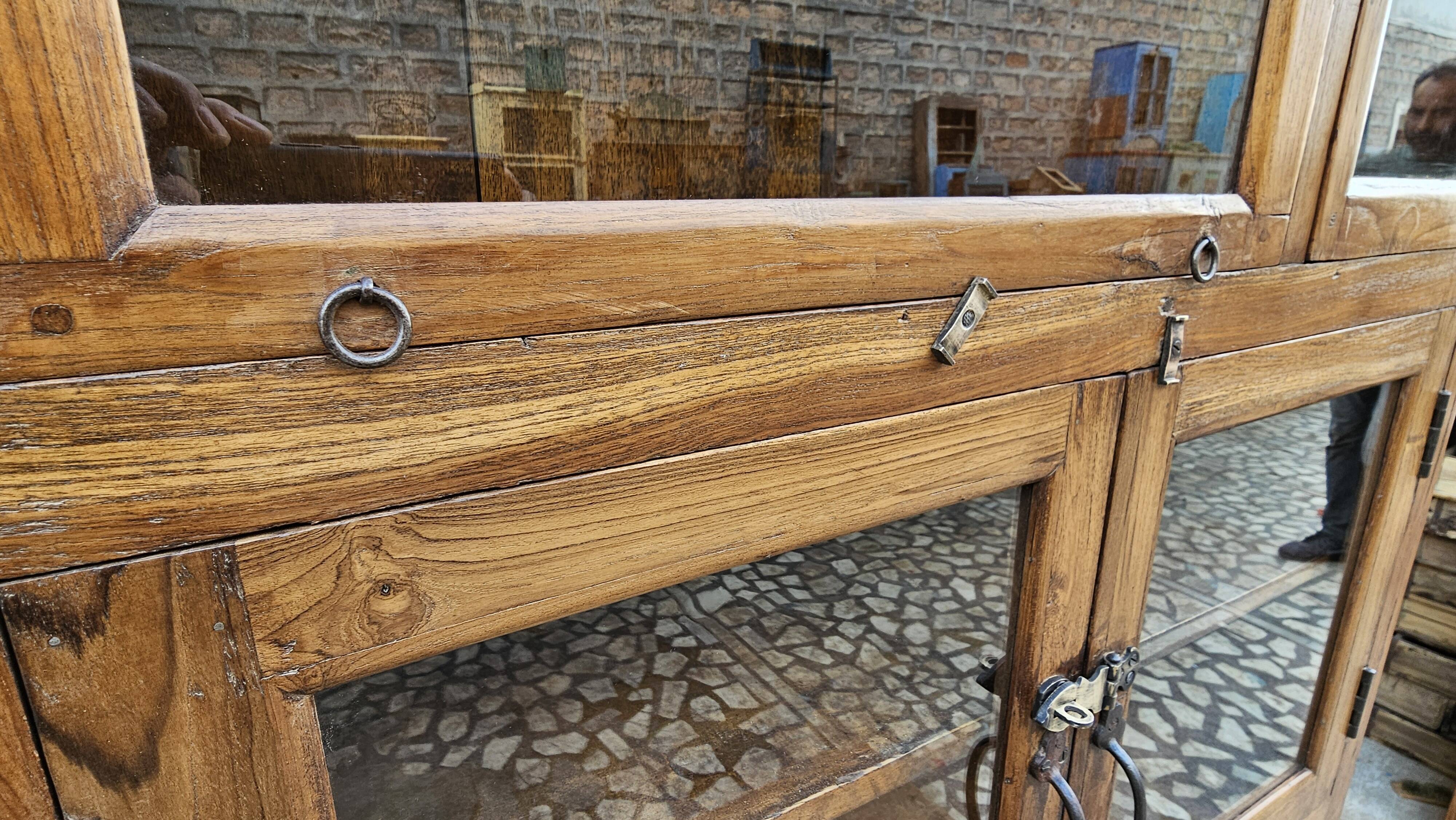 Ancien vaisselier en teck birman