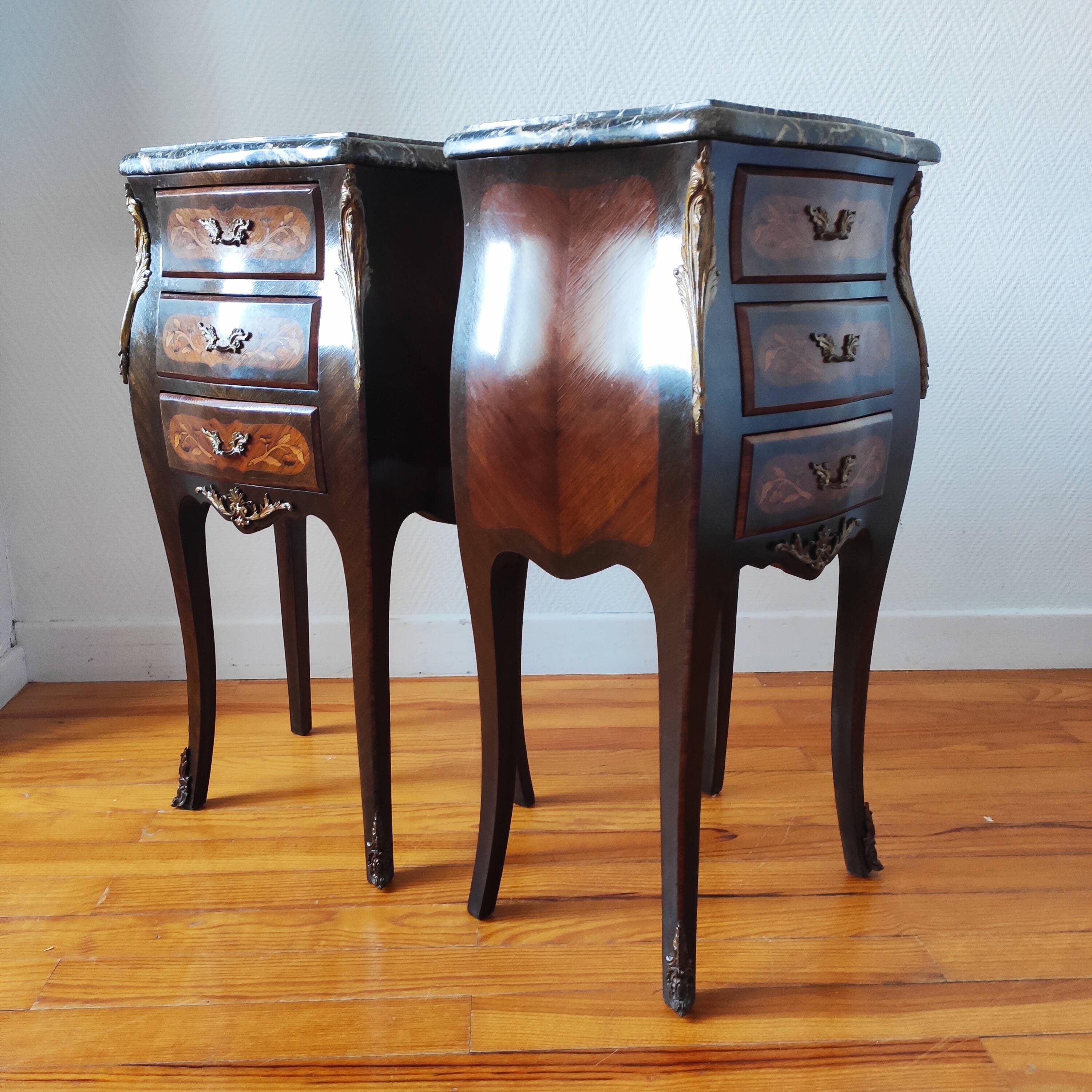Paire de tables de chevet style Louis marbre noir