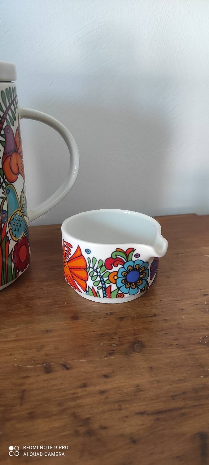 Acapulco coffee maker and milk jug