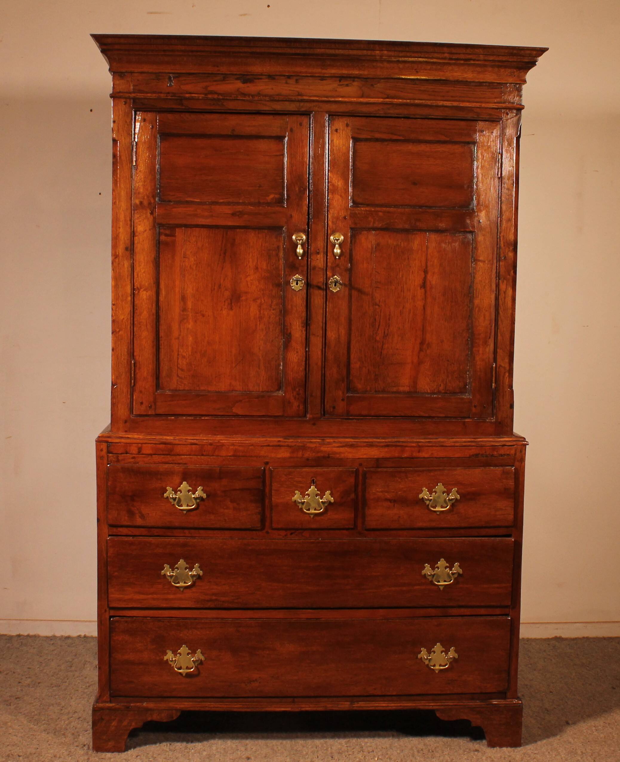 Small 18th Century Oak Linen Press