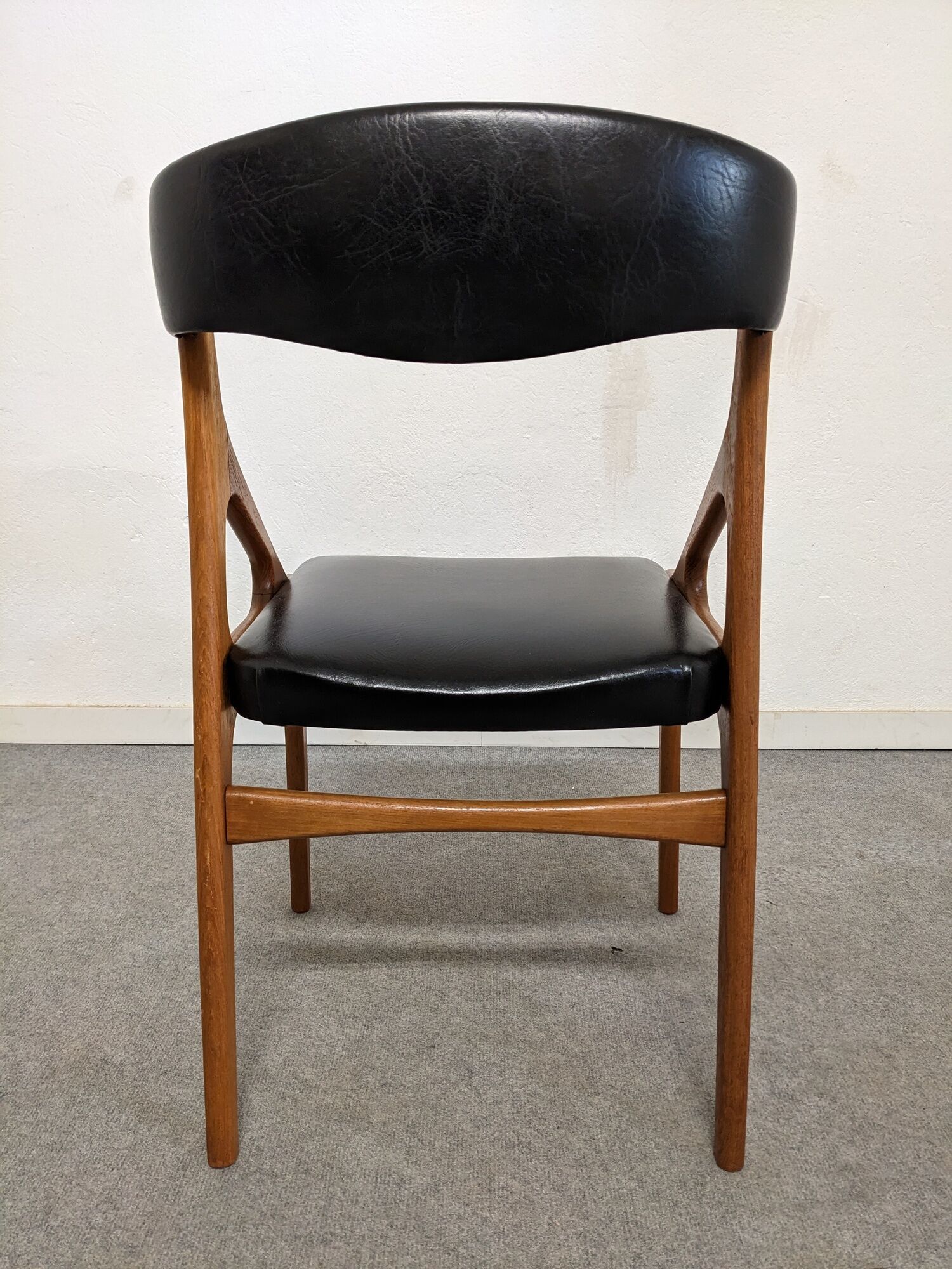 Series of 6 Scandinavian teak chairs from the 50s/60s