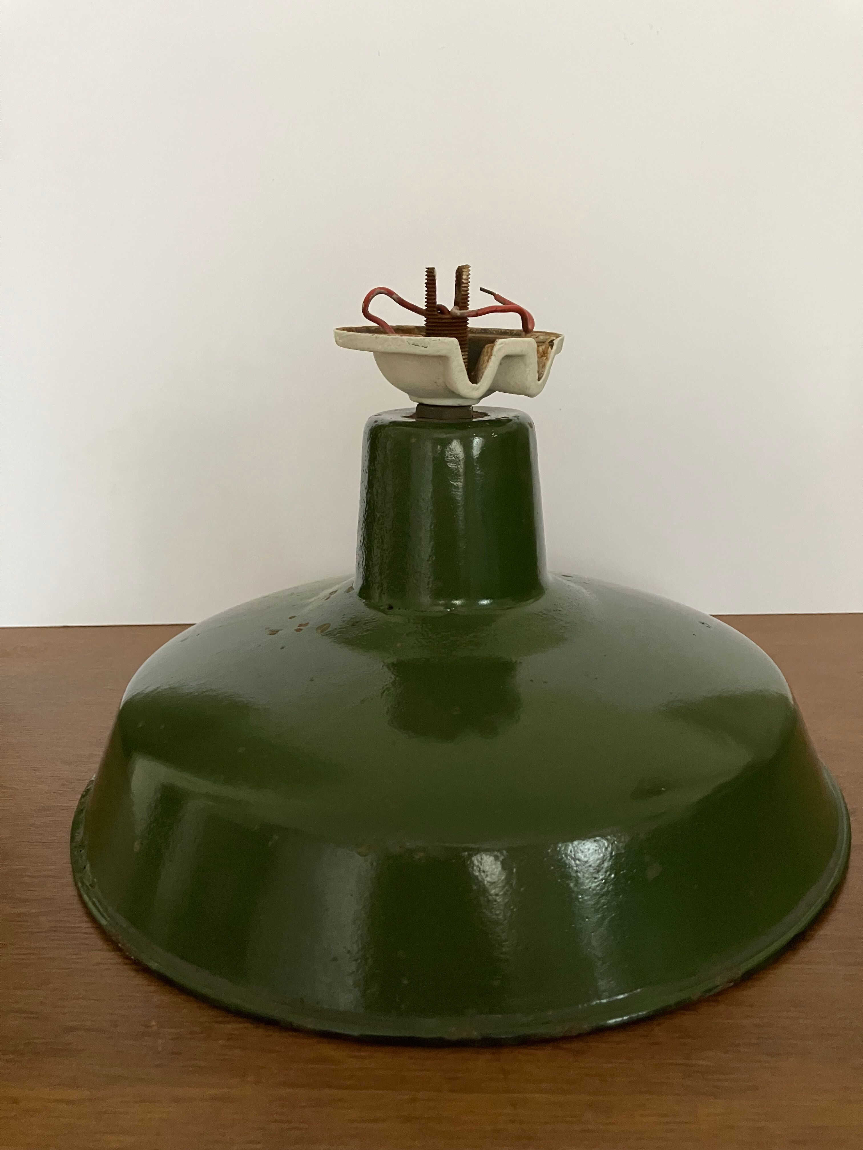 Large suspension enamelled sheet metal