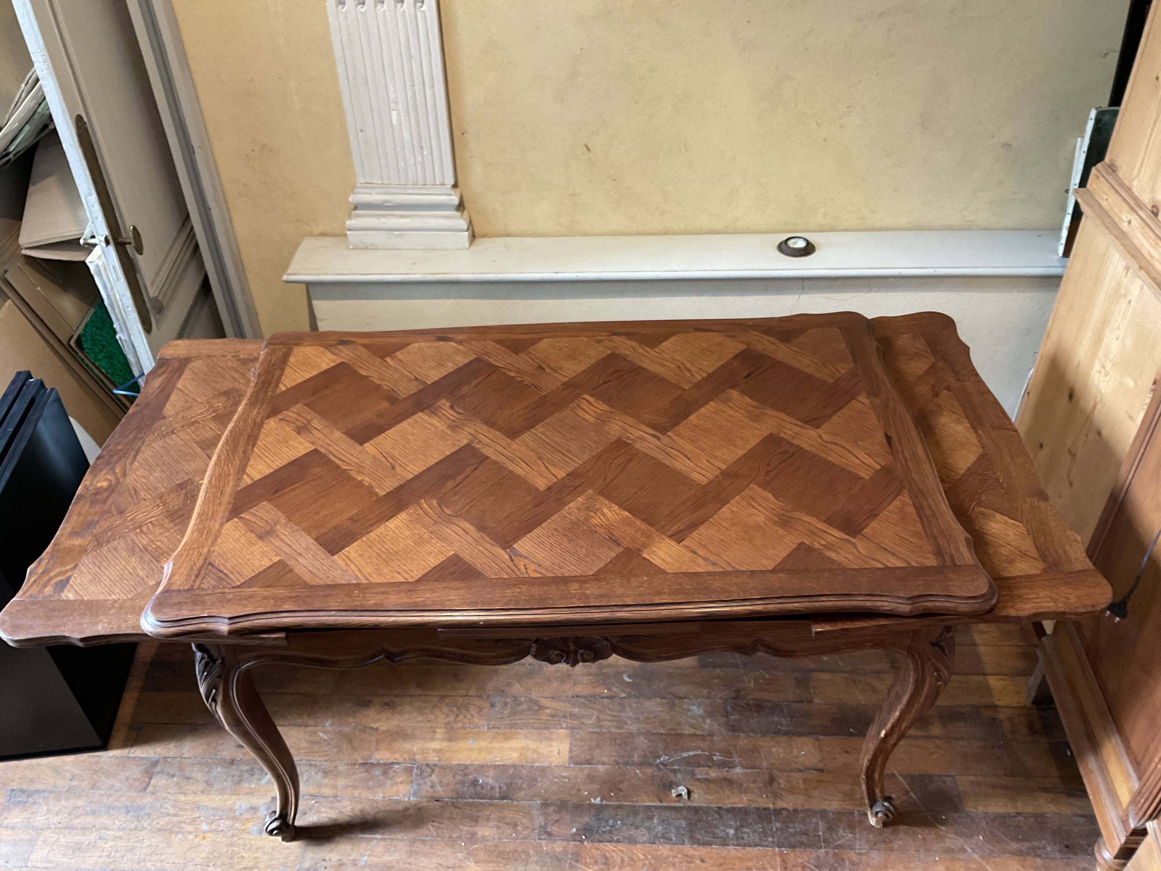 Louis XV style extendable table