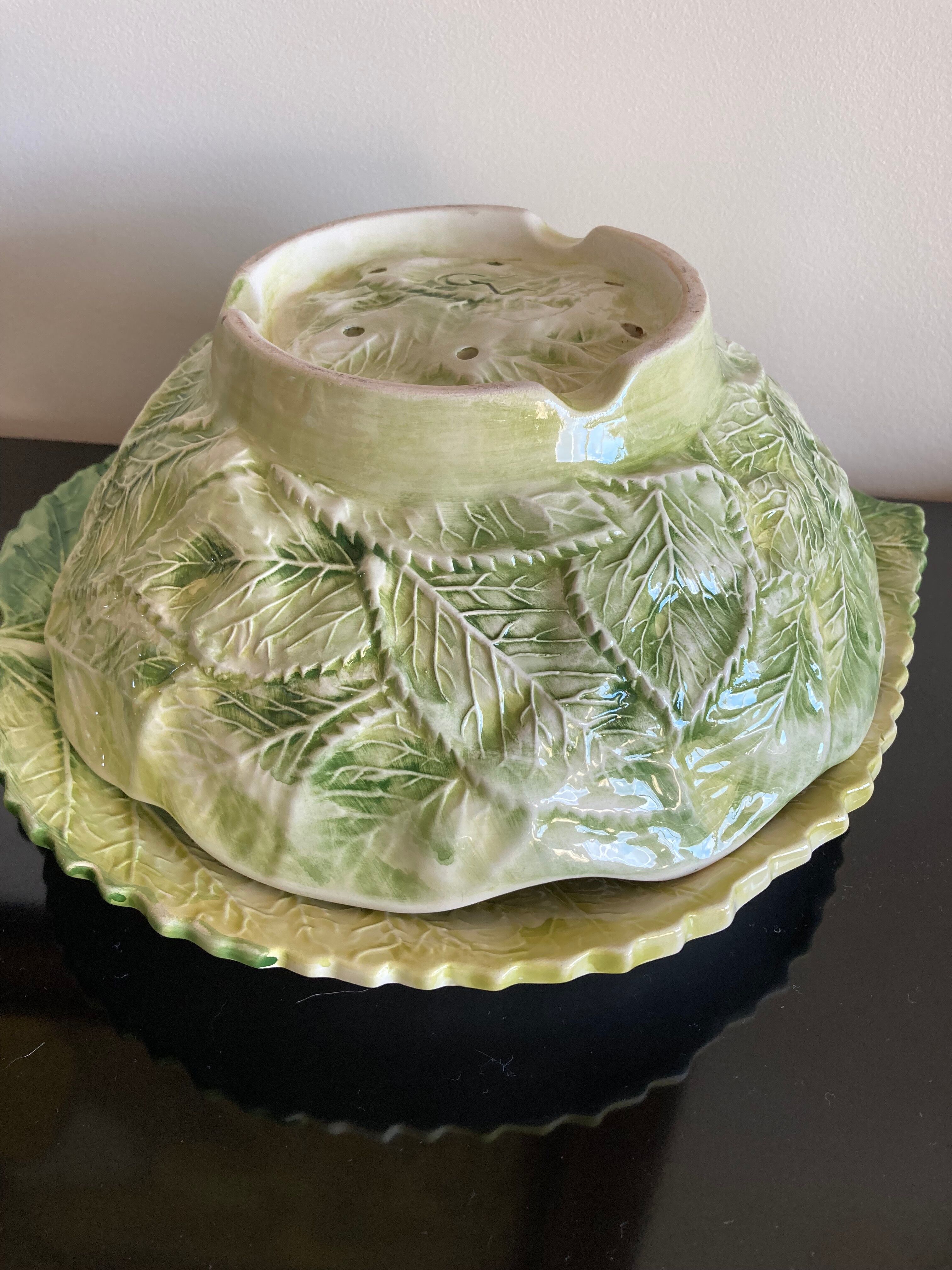 Cherry-decorated drainer fruit cup with its leaf-shaped dish