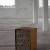 Vintage military-style trunk in leather and wood, late 20th century.