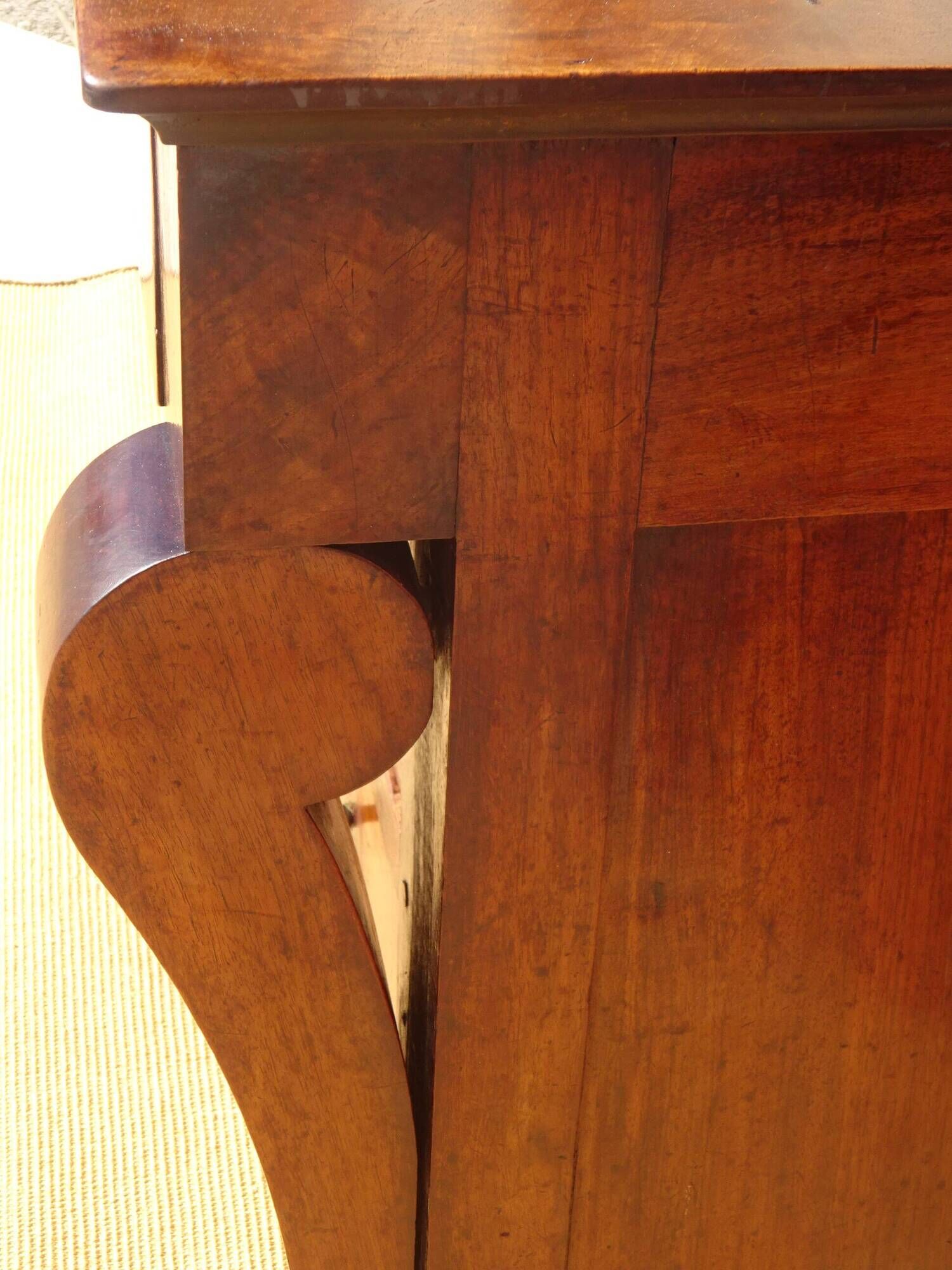 Antique chest of drawers with cross motifs, made entirely of solid walnut.
