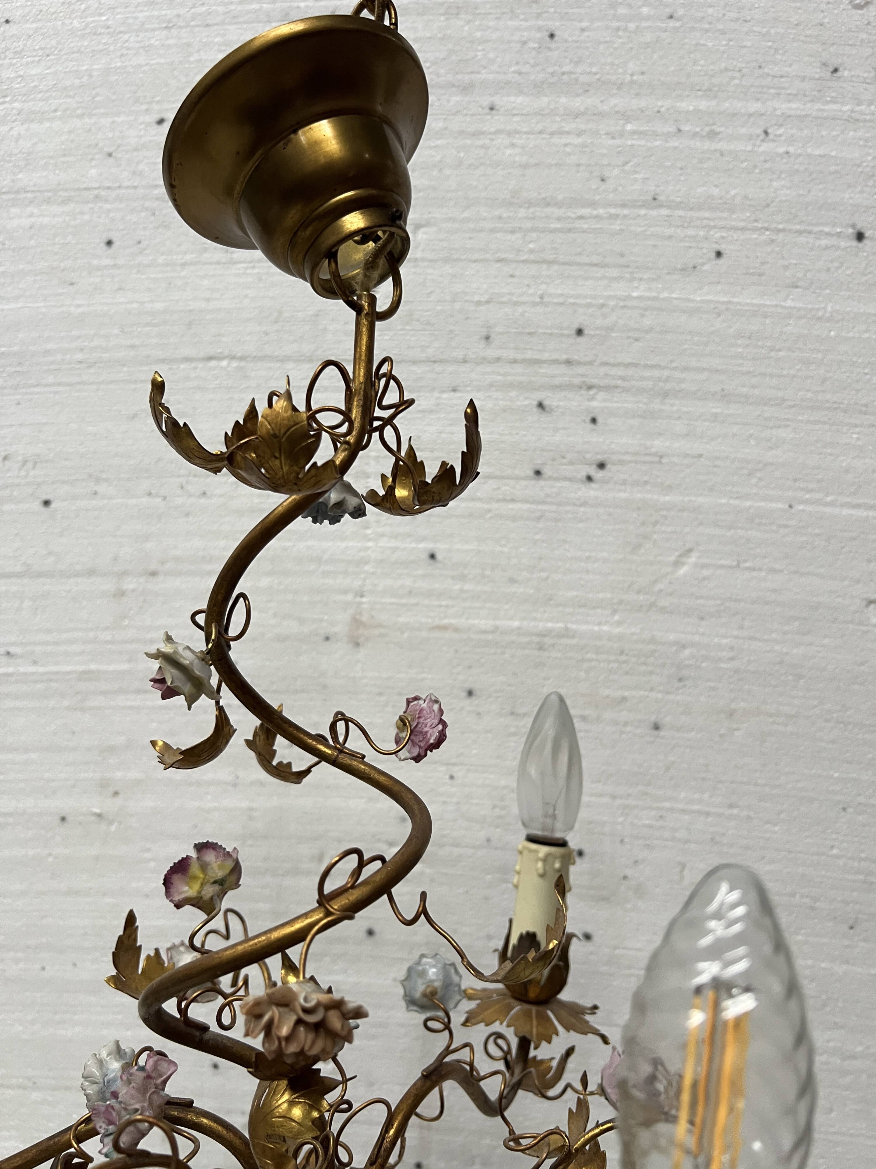 Louis XVI style chandelier in gilded metal and porcelain flowers, 20th century