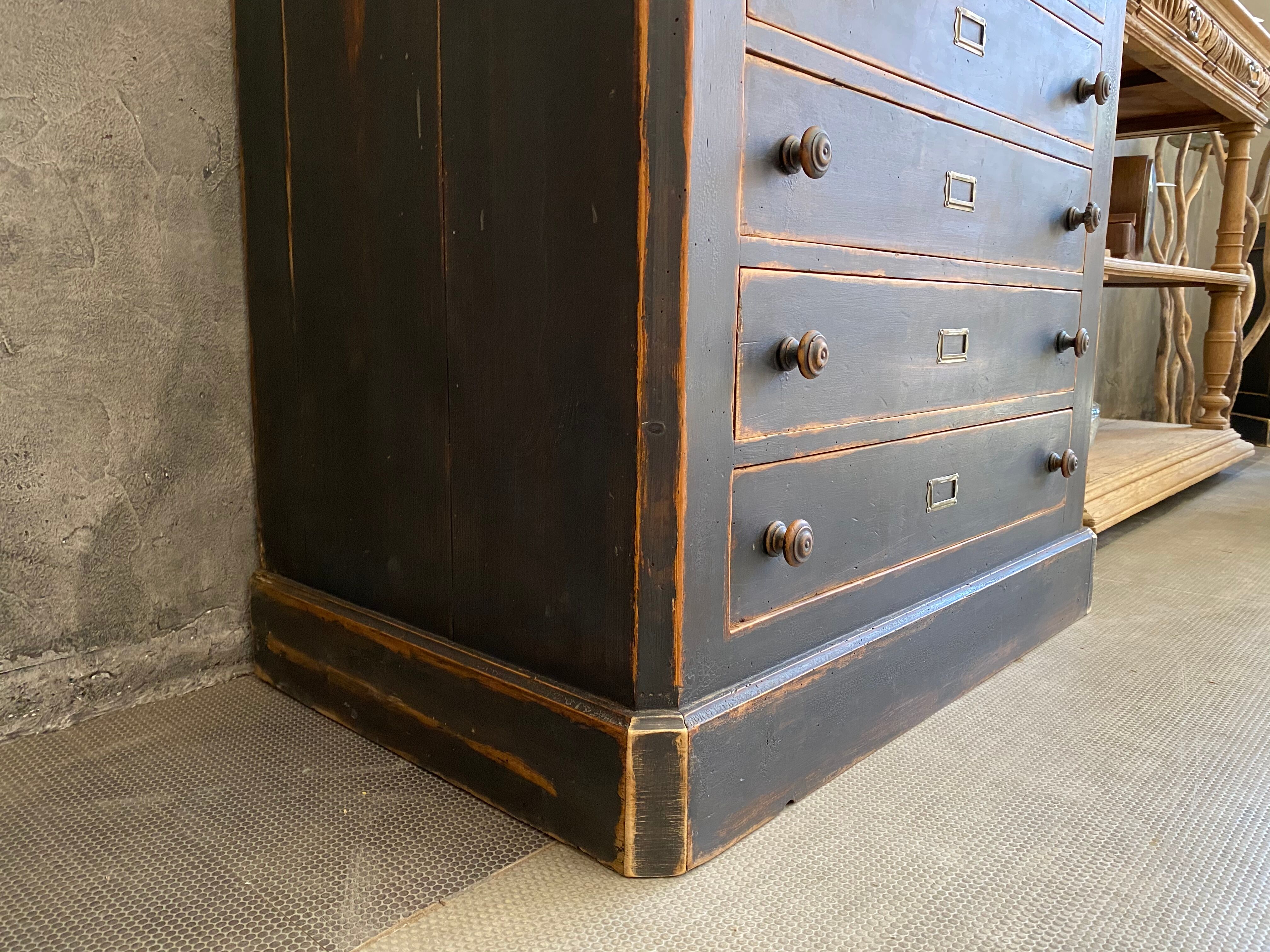 Cabinet with drawers