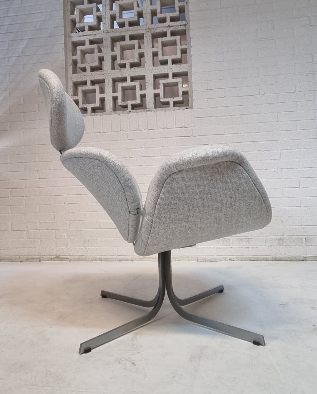 First edition Big Tulip Pierre Pailin by Artifort