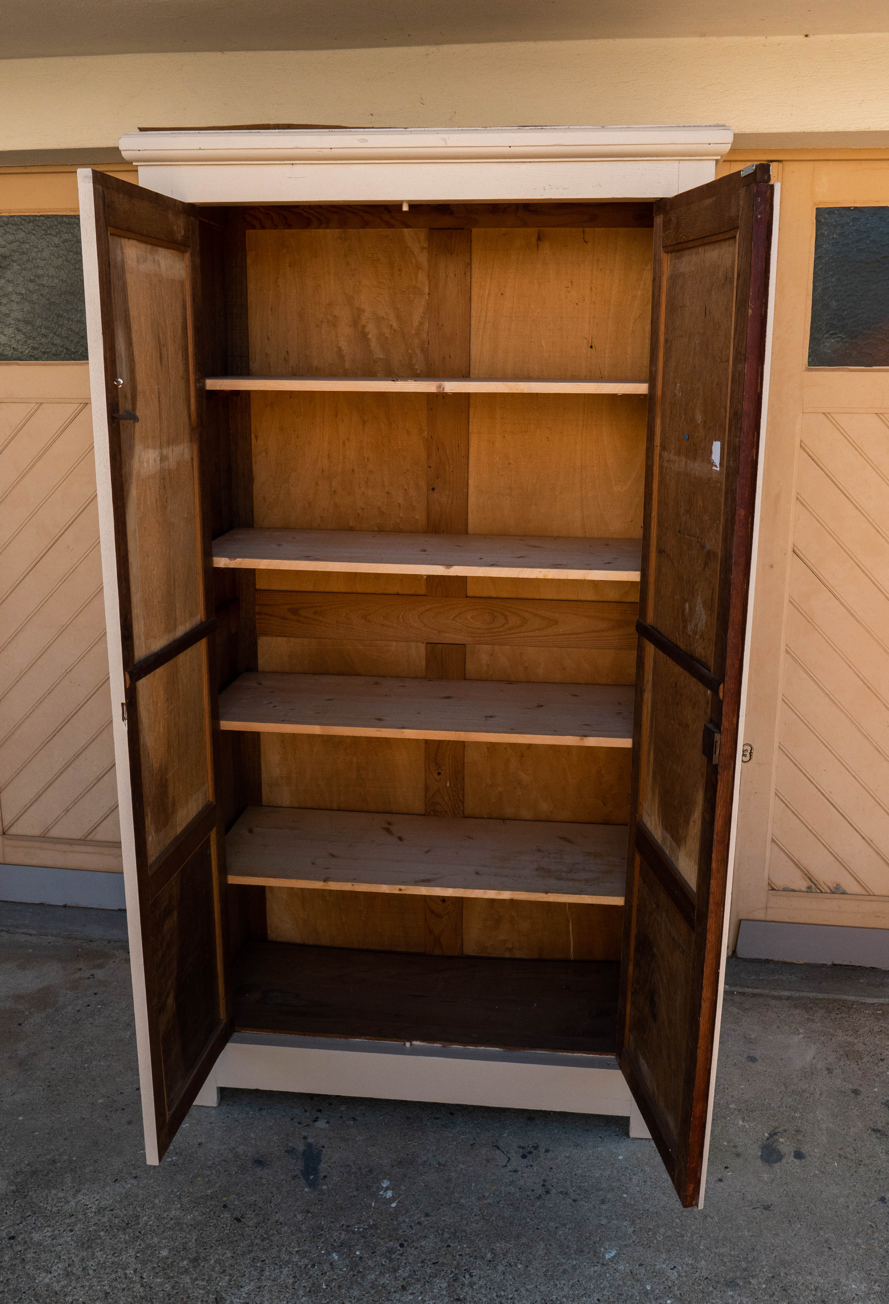 Armoire parisienne