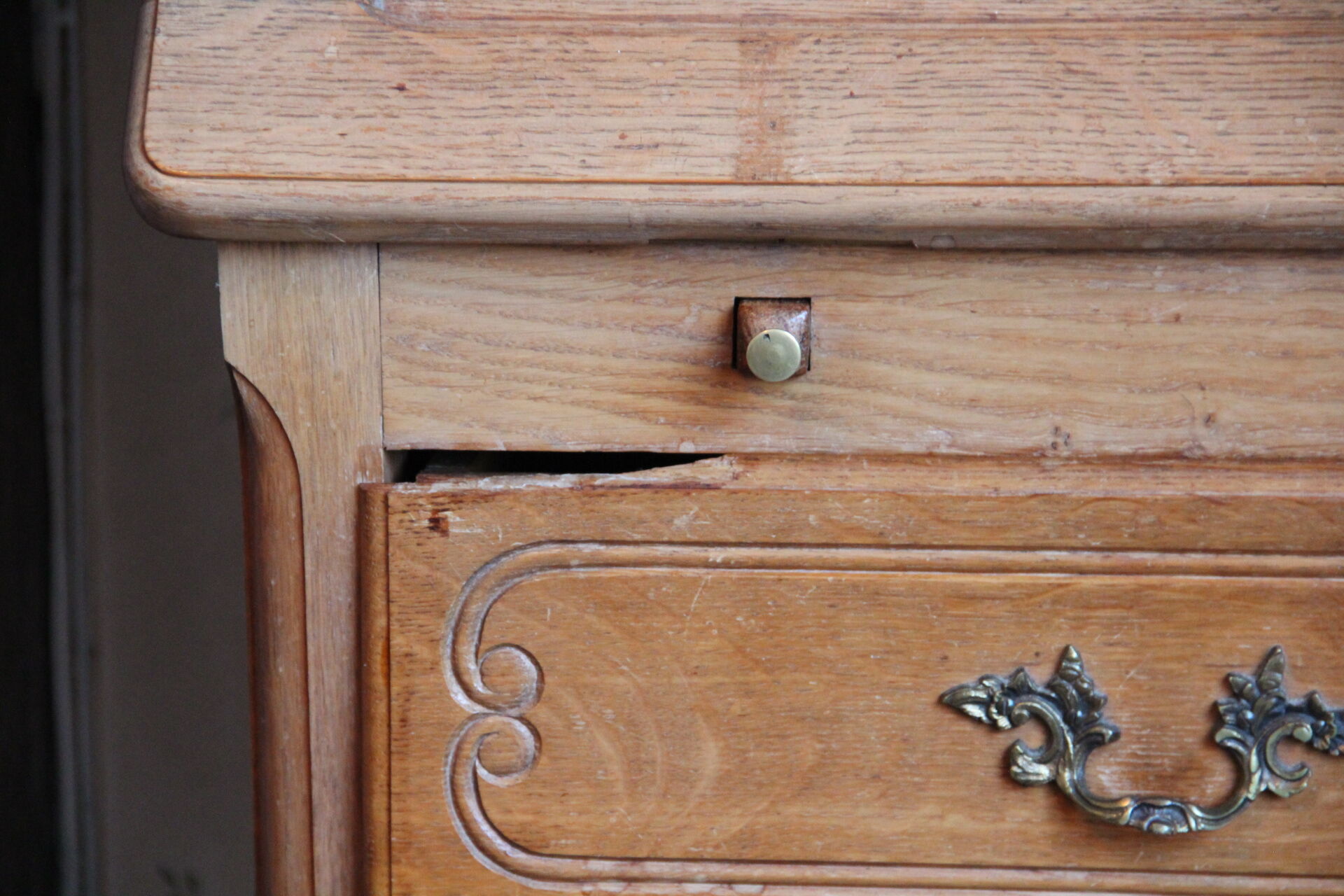 Secrétaire en chêne façon Louis XV