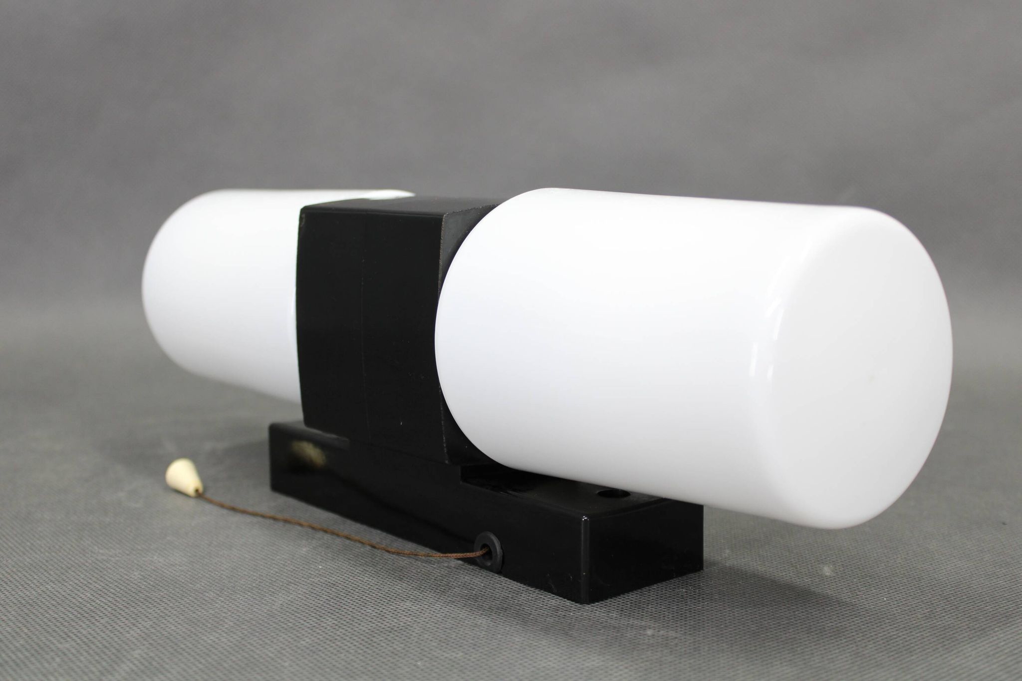 Mid-century wall light in bakelite and glass, 1960s
