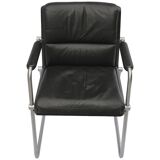 A pair of Bauhaus armchairs, chromed steel tubes, leather, Germany, 1970