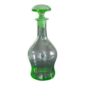 Carafe à liqueur Art déco tchèque en verre transparent et vert avec bouchon (1930s)
