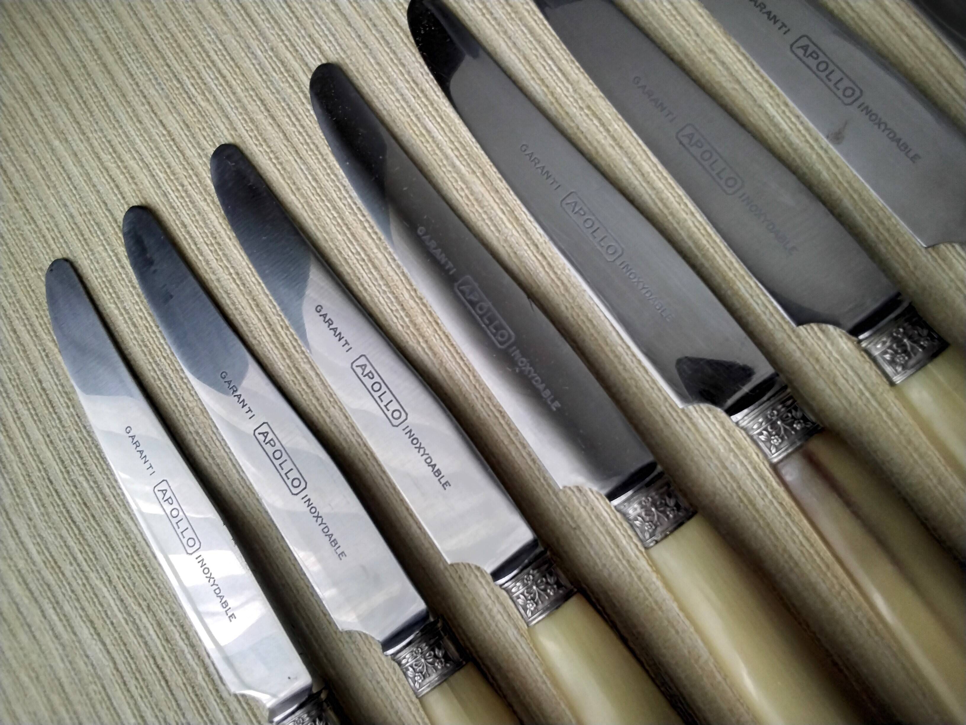 12 Apollo cheese knives Stainless steel and bovine horn