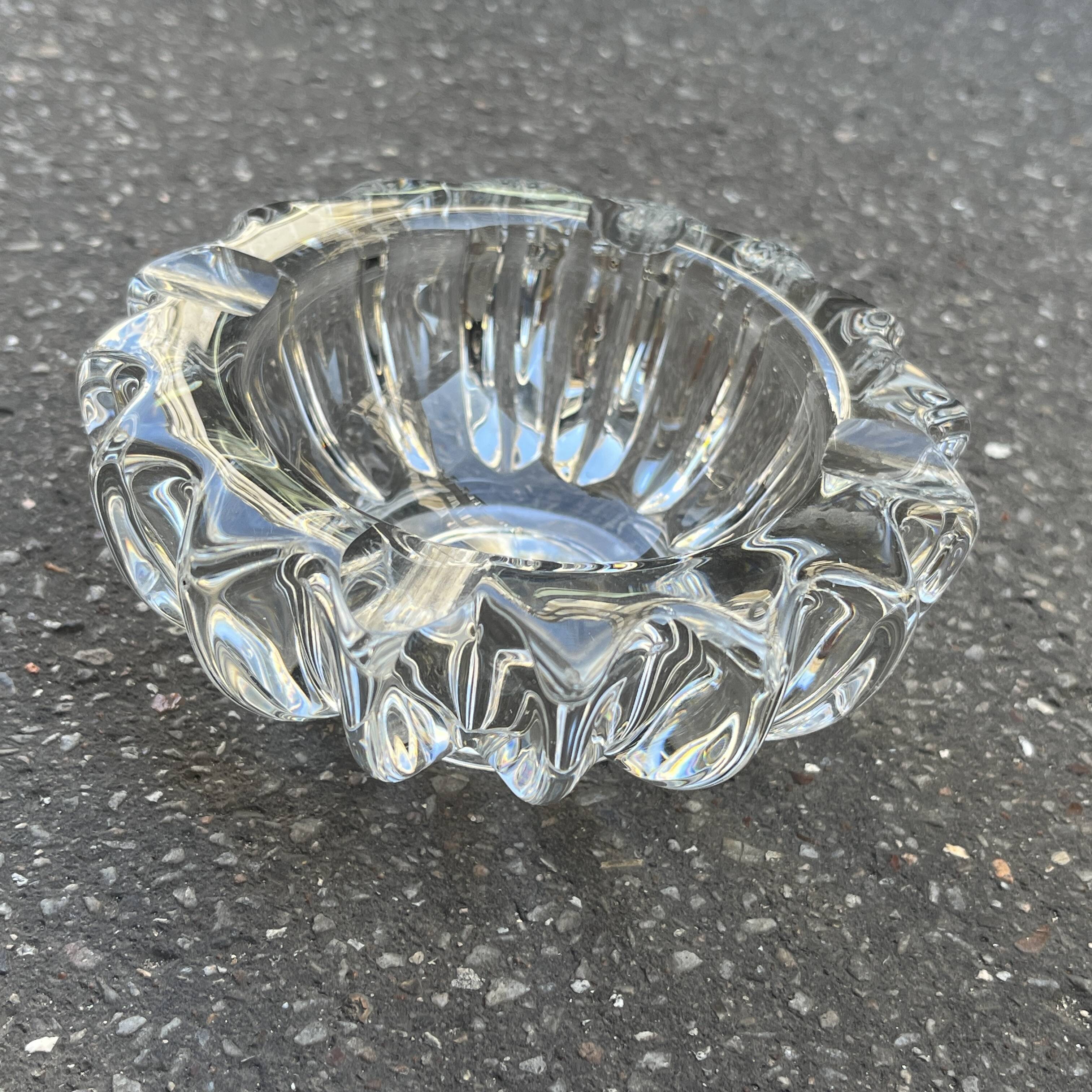 Art Deco molded glass ashtray by Pierre D'Avesn - Art Deco pocket emptier