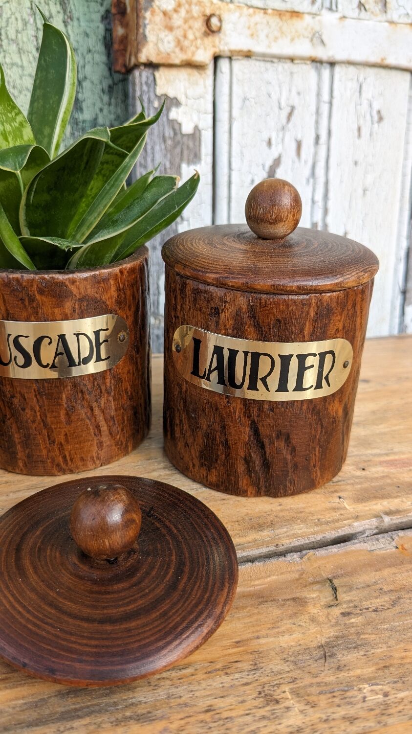 Pots à épices en bois