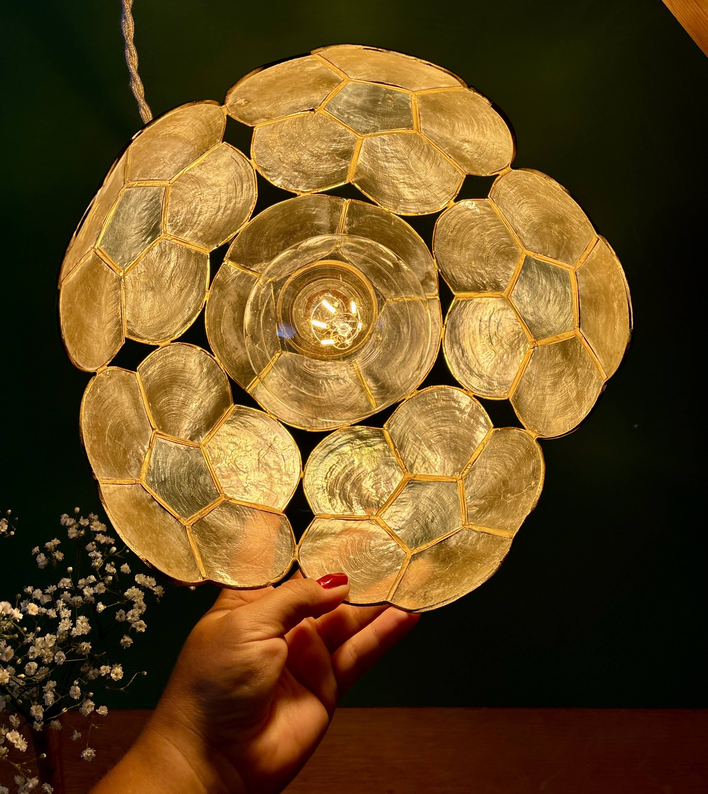 Suspension antique lampshade in beige and blue mother-of-pearl