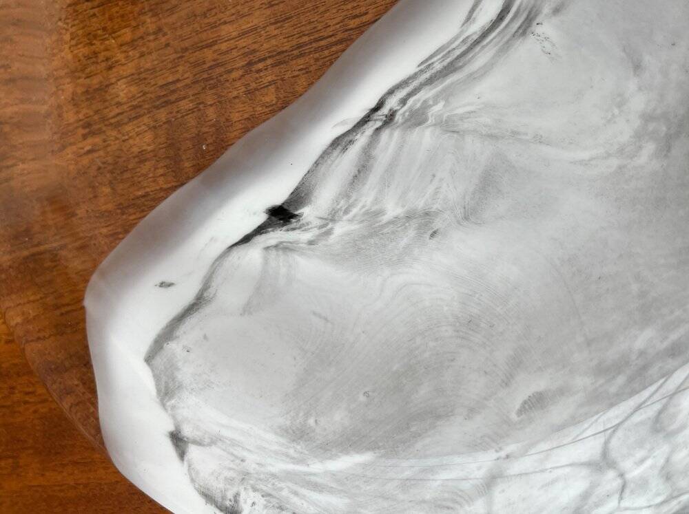 Vintage plate or bowl in German glass by Hans Jürgen Richartz for the Richartz art collection, Mathildenhütte, Solingen, Germany.