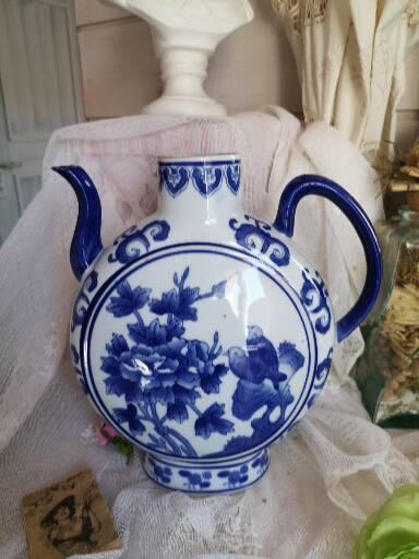 Chinese tea jar from moon bottle