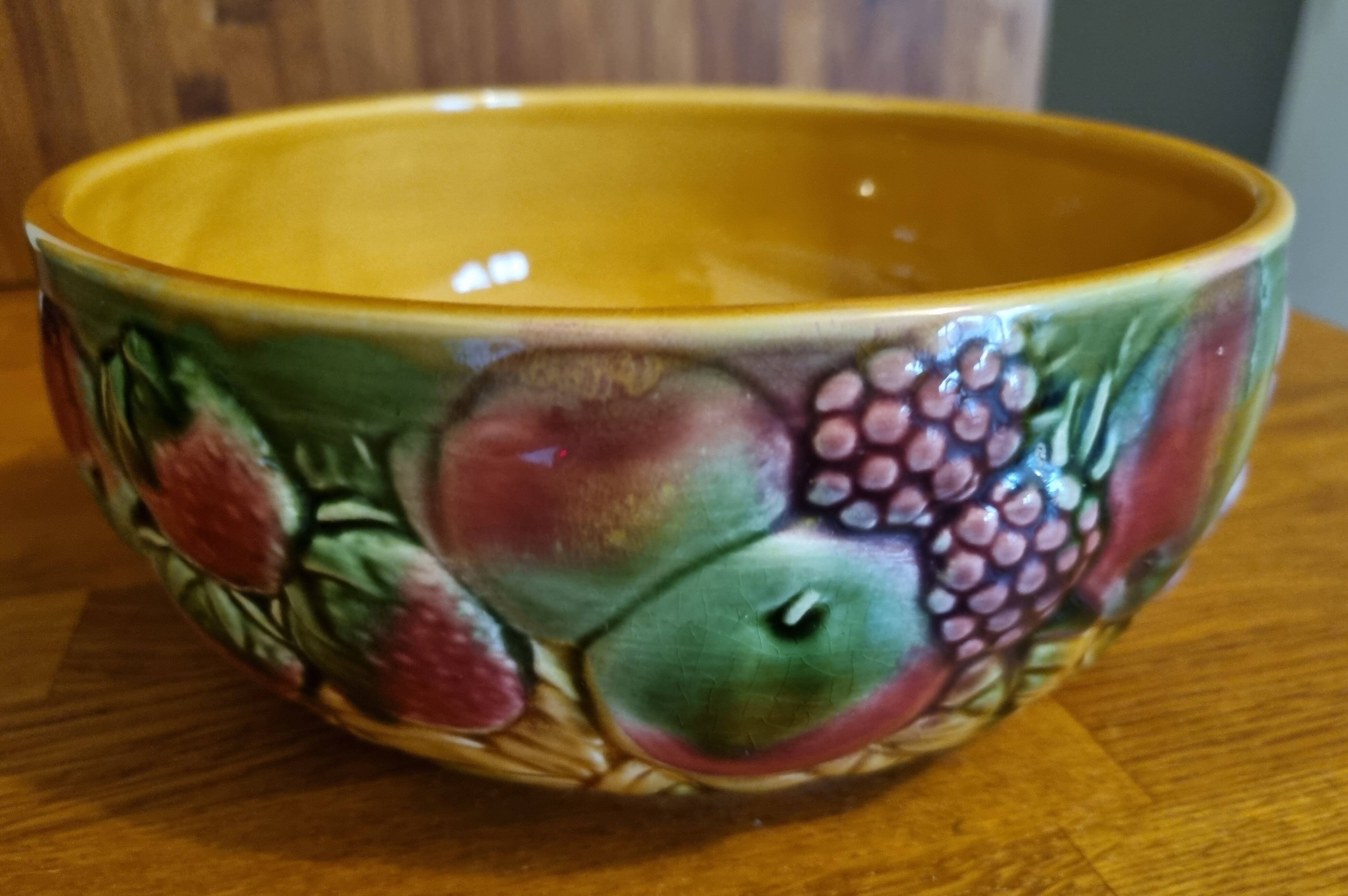 Barbotine Sarreguemines Fruits pattern salad bowl