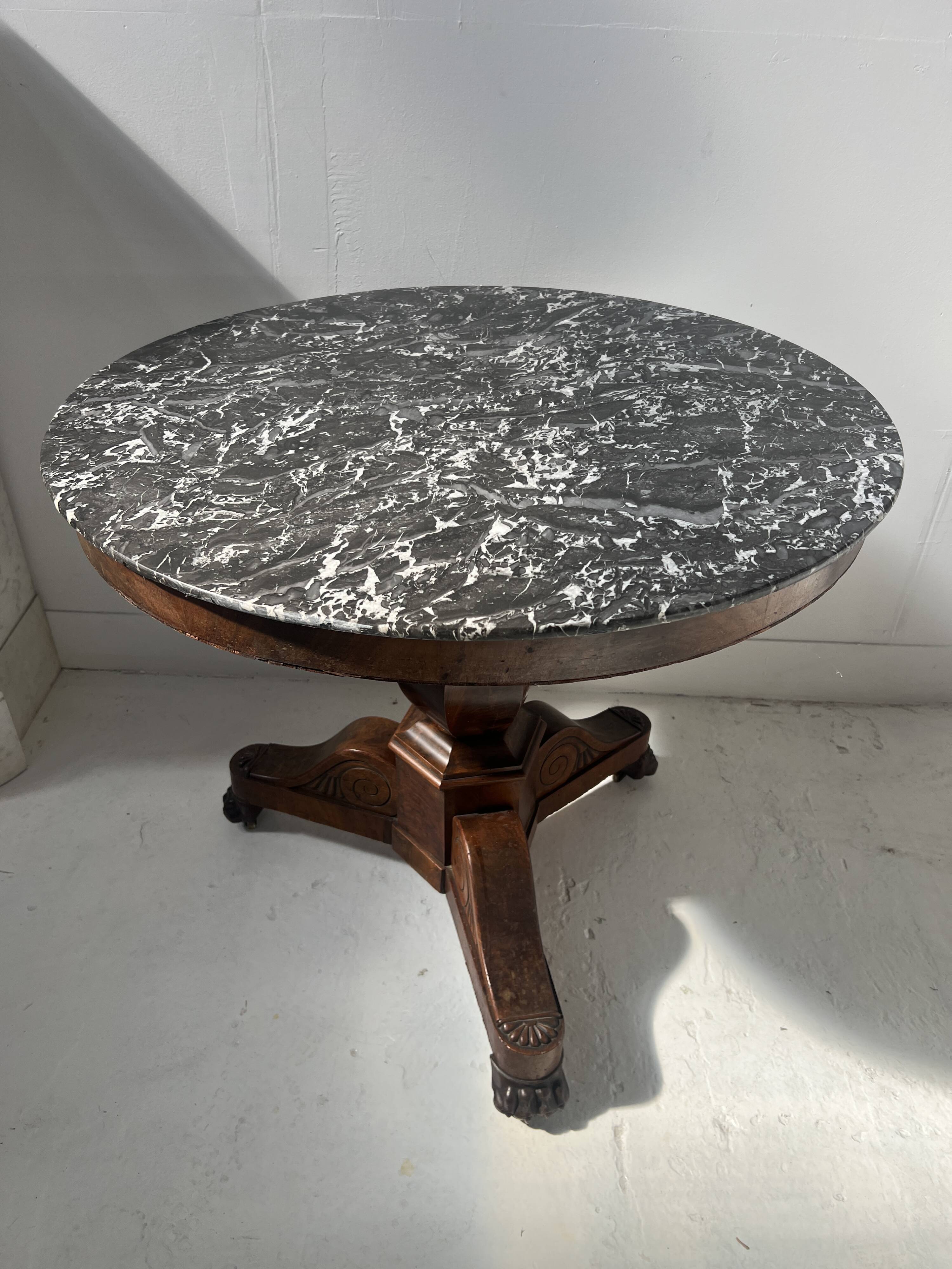 Empire-style mahogany and veneer guéridon, 19th century.