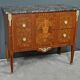 Commode sauteuse en marqueterie, style Louis XVI – milieu XXe