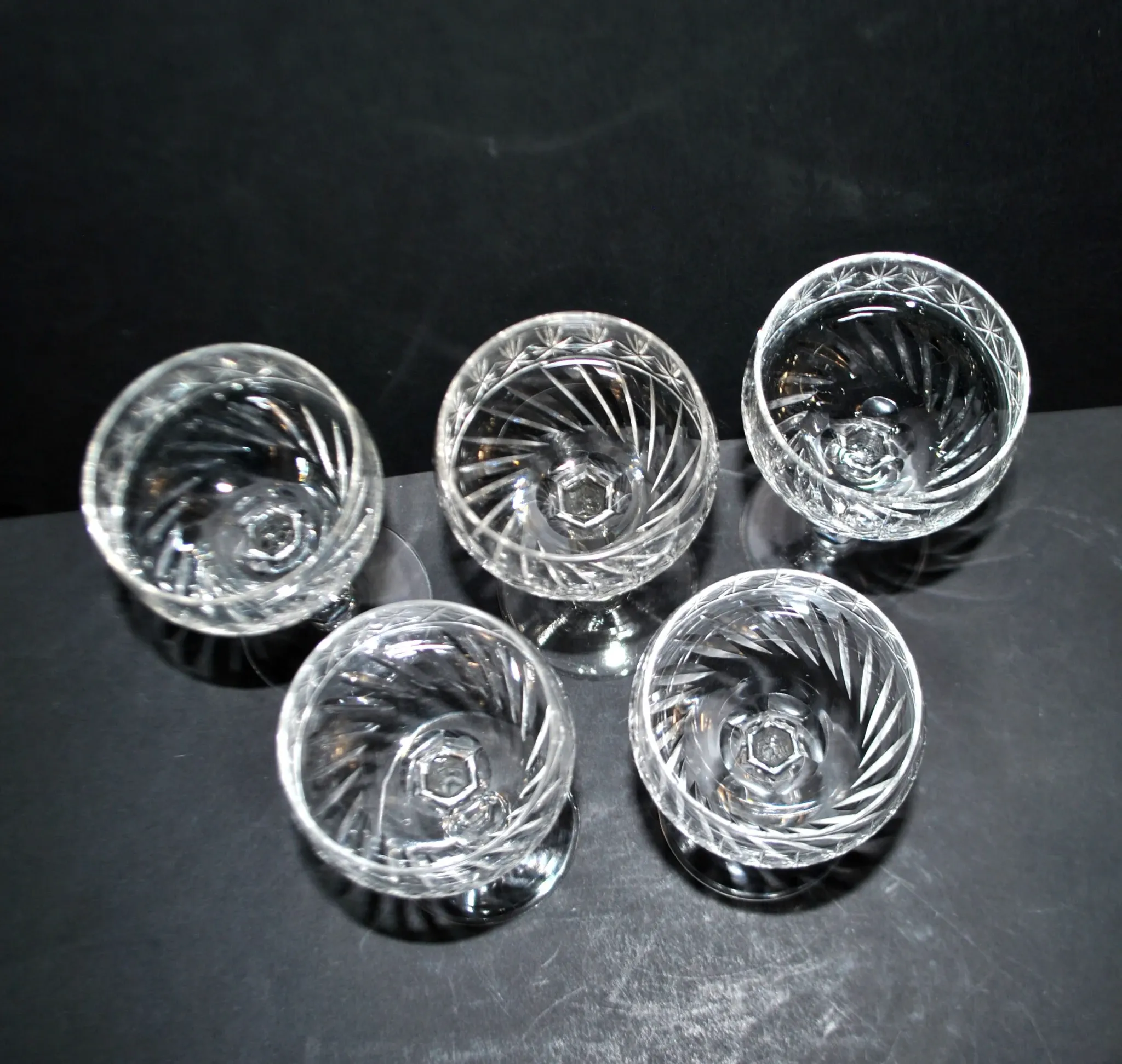 Saint-Louis set of 5 crystal wine glasses model 1930 Metra size 4593
