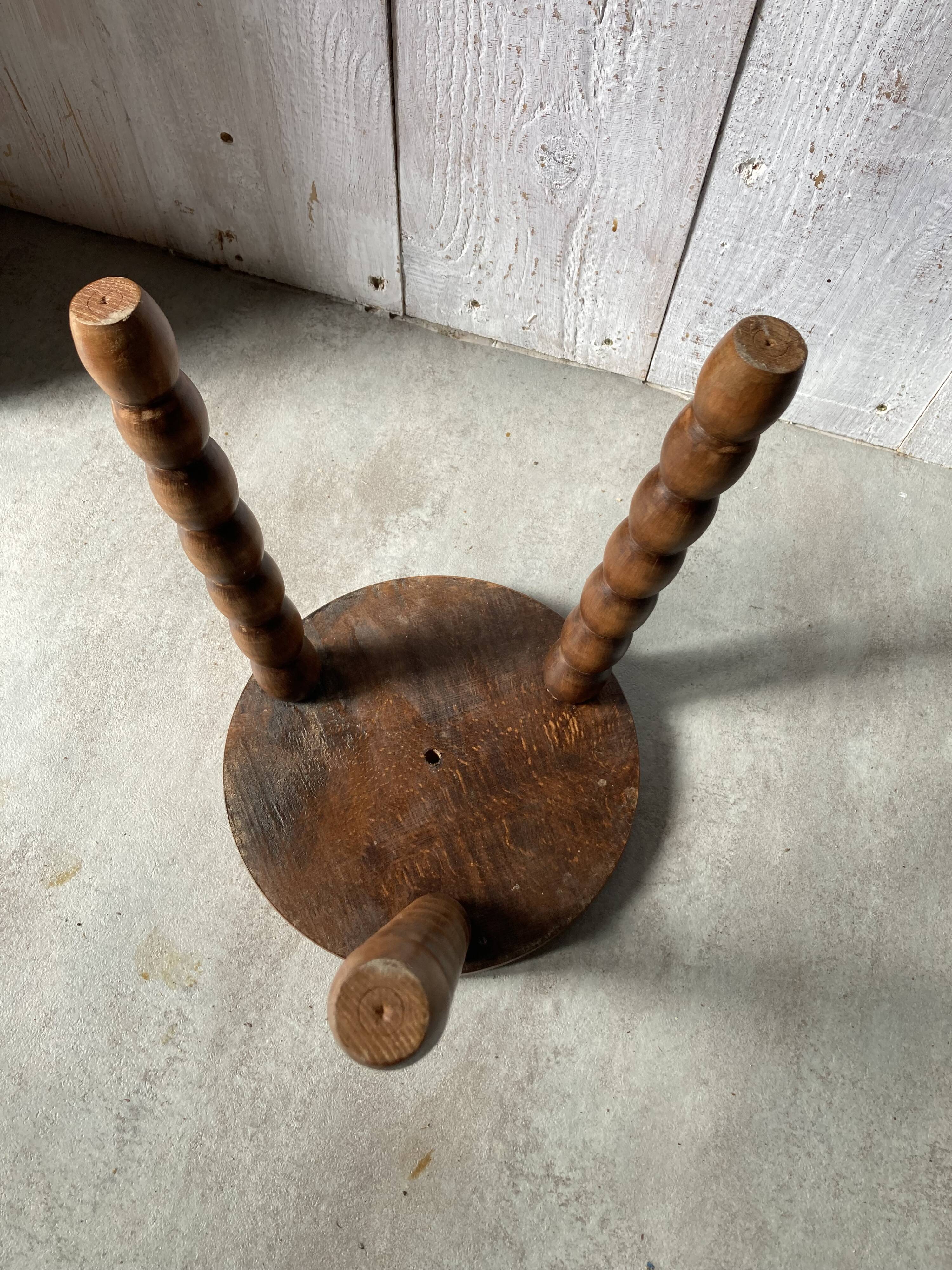 Tabouret tripode