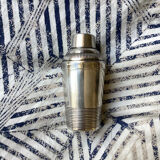 Shaker ancien en métal argenté poinçonné style Art Déco