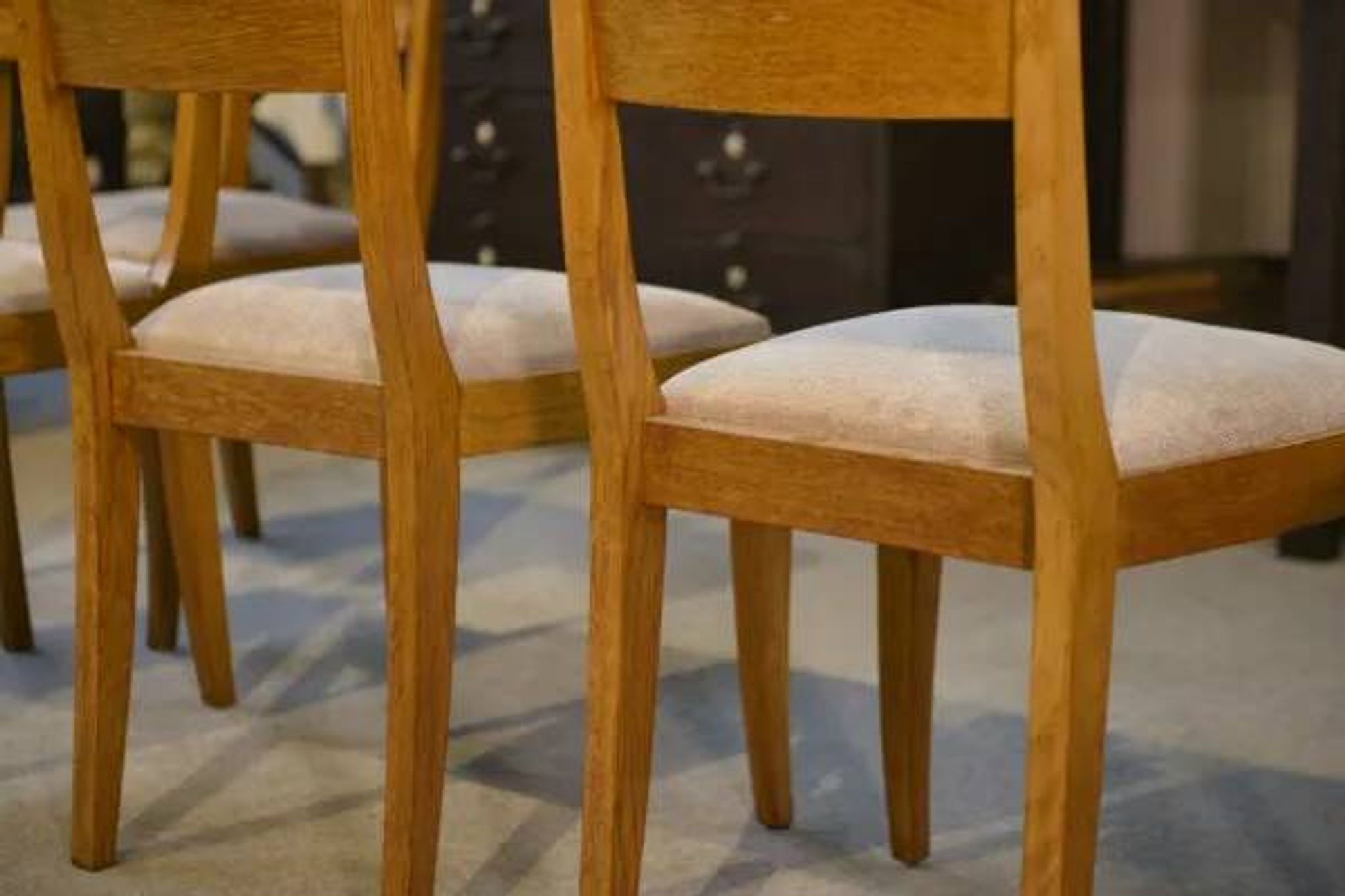 Ensemble de 6 chaises en chêne par Gaston Poisson 1940’s